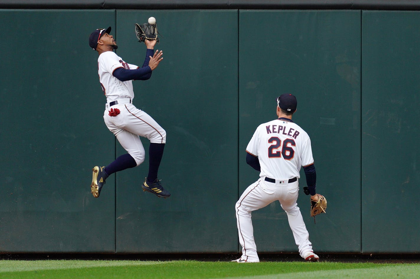 Twins centerfielder Byron Buxton (25) leapt to make a spectacular catch on a ball hit by Astros first baseman Yuli Gurriel on Thursday.