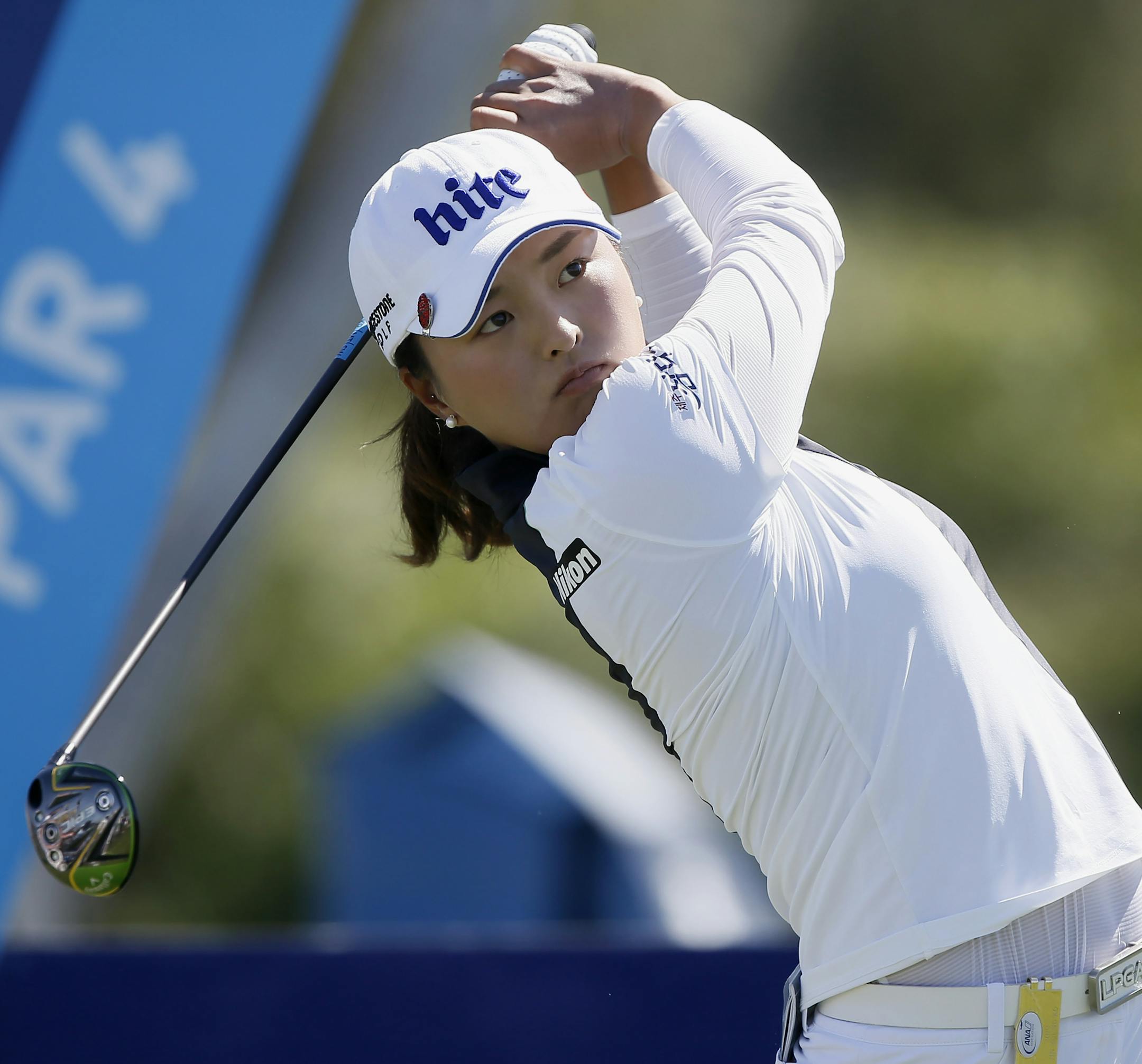 Jin Young Ko, of South Korea, hits from the sixth tee during the final round of the LPGA Tour ANA Inspiration golf tournament at Mission Hills Country Club in Rancho Mirage, Calif., Sunday, April 7, 2019. (AP Photo/Alex Gallardo)