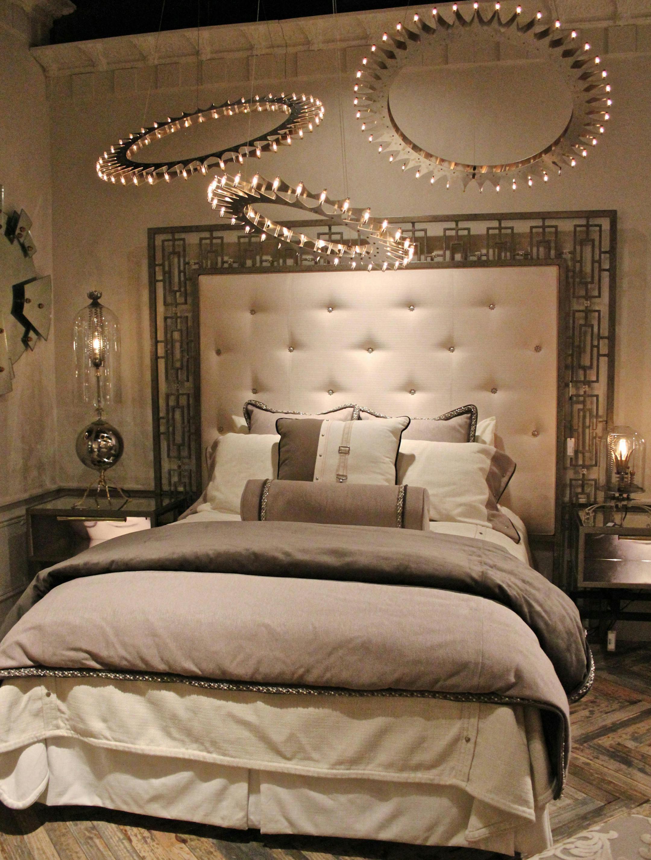 Luna Bella's crown of lights. (Patricia Sheridan/Pittsburgh Post-Gazette/TNS)