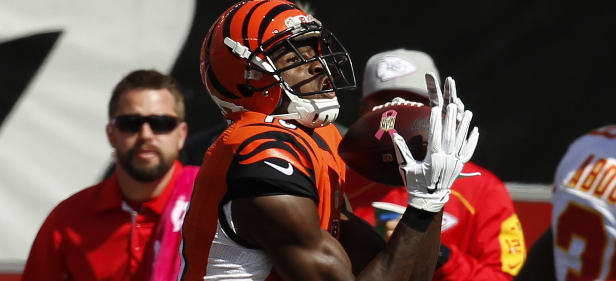 Cincinnati Bengals wide receiver A.J. Green, left, makes a catch in the first half of an NFL football game against the Kansas City Chiefs, Sunday, Oct. 4, 2015, in Cincinnati. (AP Photo/Frank Victores)