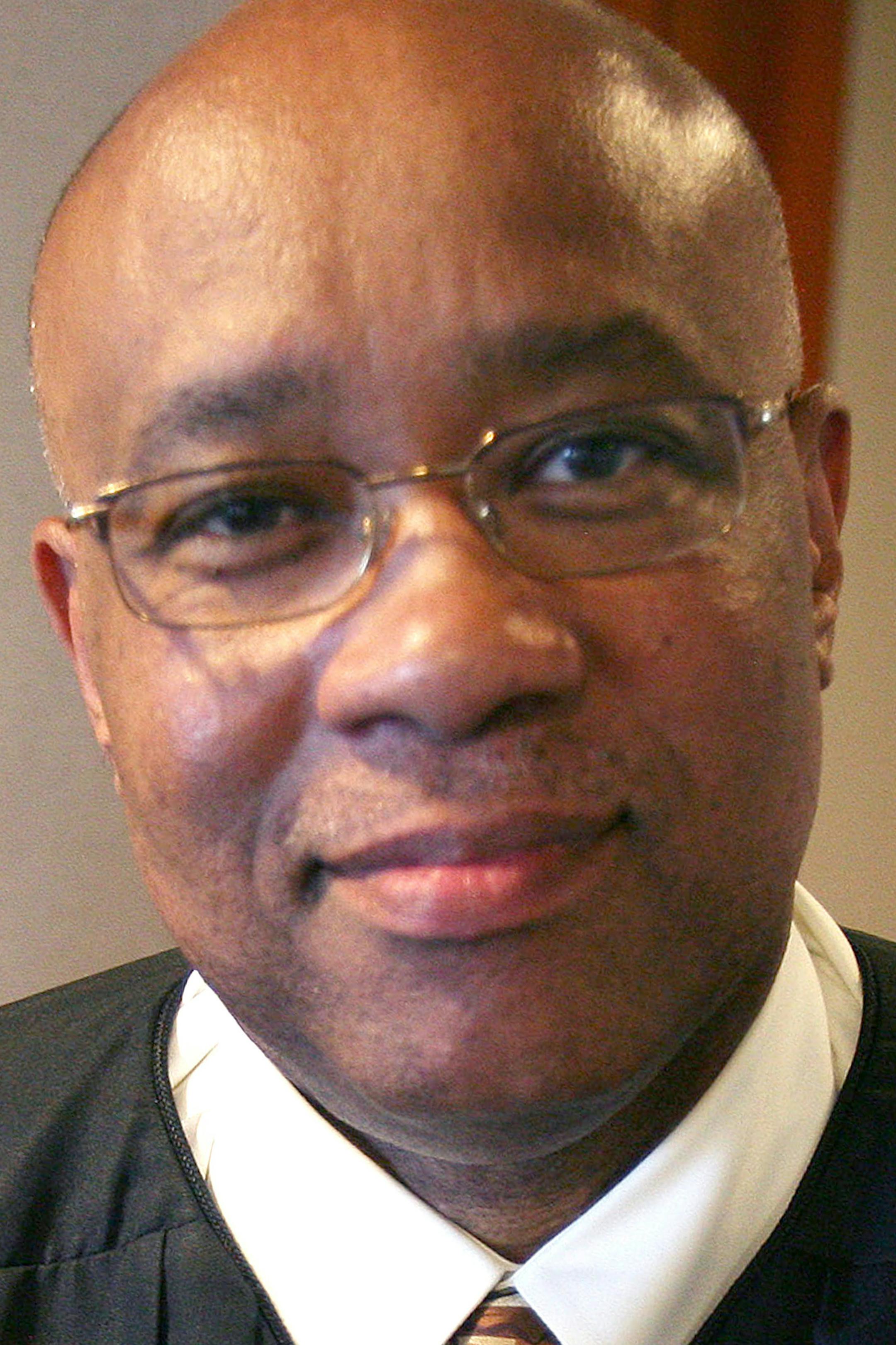 RENEE JONES SCHNEIDER &#x221a;&#xd8; reneejones@startribune.com Minneapolis, MN - 7/15/08 ] Michael Davis is the new chief judge of the federal courts in Minnesota ORG XMIT: MIN2013040217041173