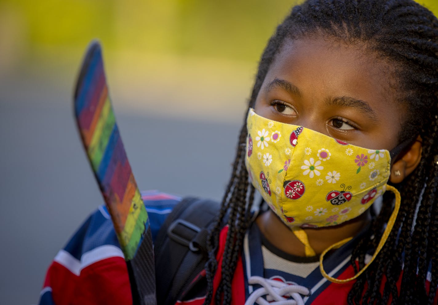 Mia Lang, 9, prepped for hockey practice in the parking lot at the Bloomington Ice Arena, Tuesday, September 22, 2020 in Bloomington, MN. ] ELIZABETH FLORES • liz.flores@startribune.com