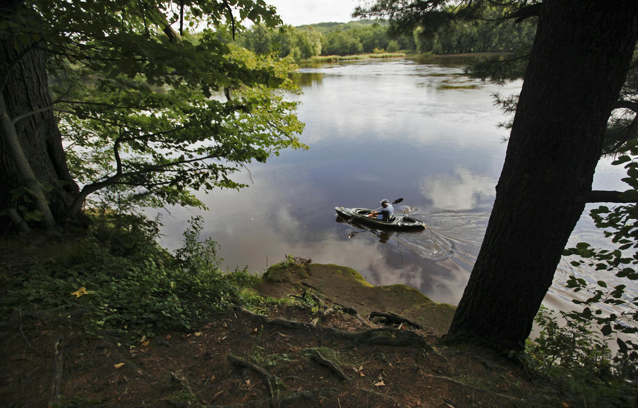 Don Quick of St. Paul kayaked the waters of the St. Croix River at William O'Brien State Park at Marine on St. Croix, MN, Friday, Sept. 2, 2011.] - Marine on St. Croix, MN DAVID JOLES * djoles@startribune.com - Minnesotans get one last chance at summer during the Labor Day weekend, where many will spend at one of many Minnesota state parks.**Don Quck, cq bestmn2012 ORG XMIT: MIN2013053111562618