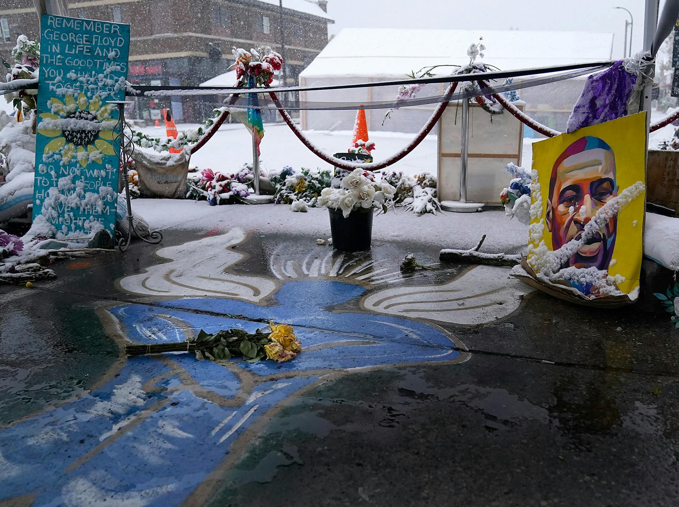 Snow fell on George Floyd Square at the intersection of East 38th Street and Chicago Avenue South in Minneapolis. ] DAVID JOLES • david.joles@startribune.com Tuesday, Oct. 20, 2020 in Minneapolis, MN.
