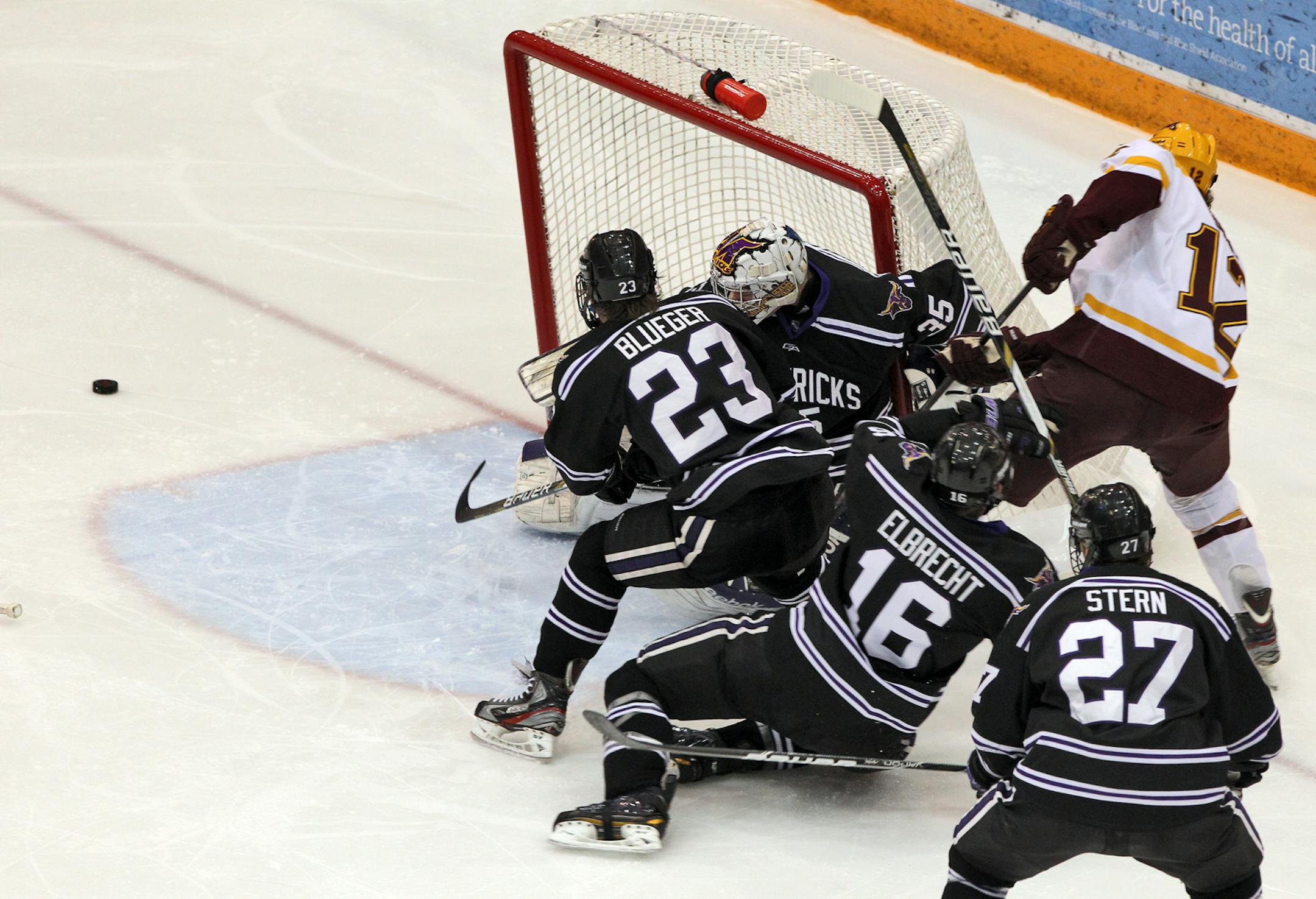 In this game from 2013, Minnesota State Mankato won 2-1 scoring the go-ahead goal with 44 seconds left over the Gophers.