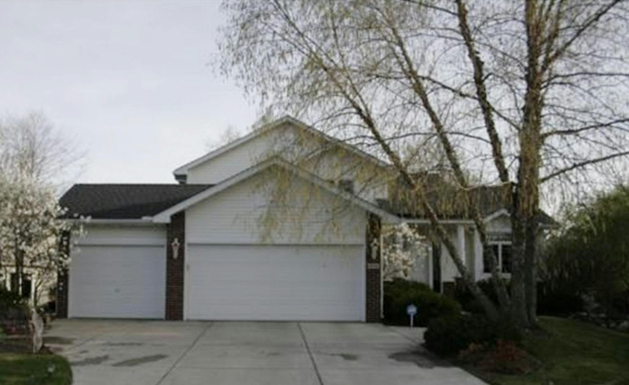 ... Vadnais Heights
Built in 1992, this four-bedroom, four-bath house has 2,624 finished square feet and features three bedrooms on one level, updated kitchen with Quartz countertops and stainless steel appliances, newer roof, siding, furnace and air conditioning, finished basement and sprinkler system. Listed by Kale Hassan, Coldwell Banker Burnet, 651-486-4860.