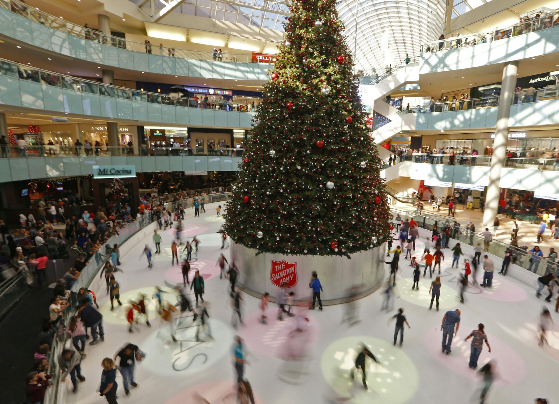 People skating around the ice rink at Galleria Dallas in Dallas in Nov., 2018. Shoppers plan to spend $667 on holiday purchases, more than the national average of $637. (Nathan Hunsinger/The Dallas Morning News) ORG XMIT: 1449224