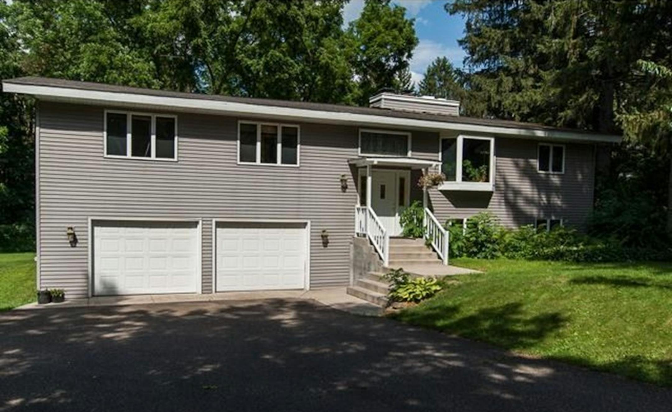 ... Stillwater
Built in 1973, this four-bedroom, three-bath house has 3,025 finished square feet and features three bedrooms on one level, two fireplaces, four-season porch, full finished walkout basement and private dock facilities on the St. Croix River. Listed by Craig Van Ausdall, Keller Williams Premier Realty, 612-599-7775.