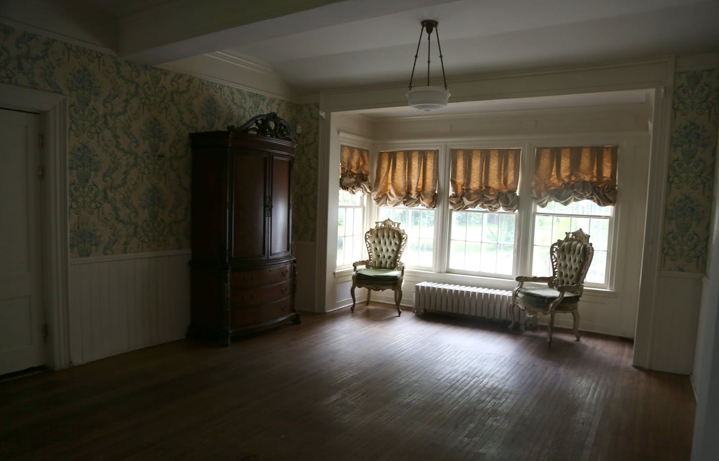 One of the rooms at Cedarhurst Mansion. ] (KYNDELL HARKNESS/STAR TRIBUNE) kyndell.harkness@startribune.com At Cedarhurst Mansion in Cottage Grove, Min., Thursday, July 16, 2015.