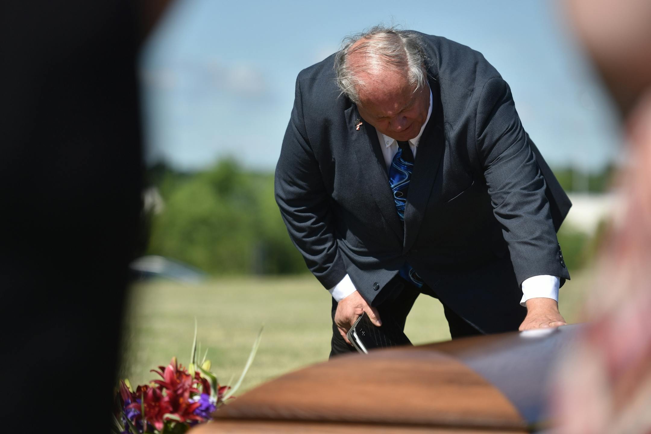 Pastor Gordon Gathright prepared to lay the unidentified man to rest.