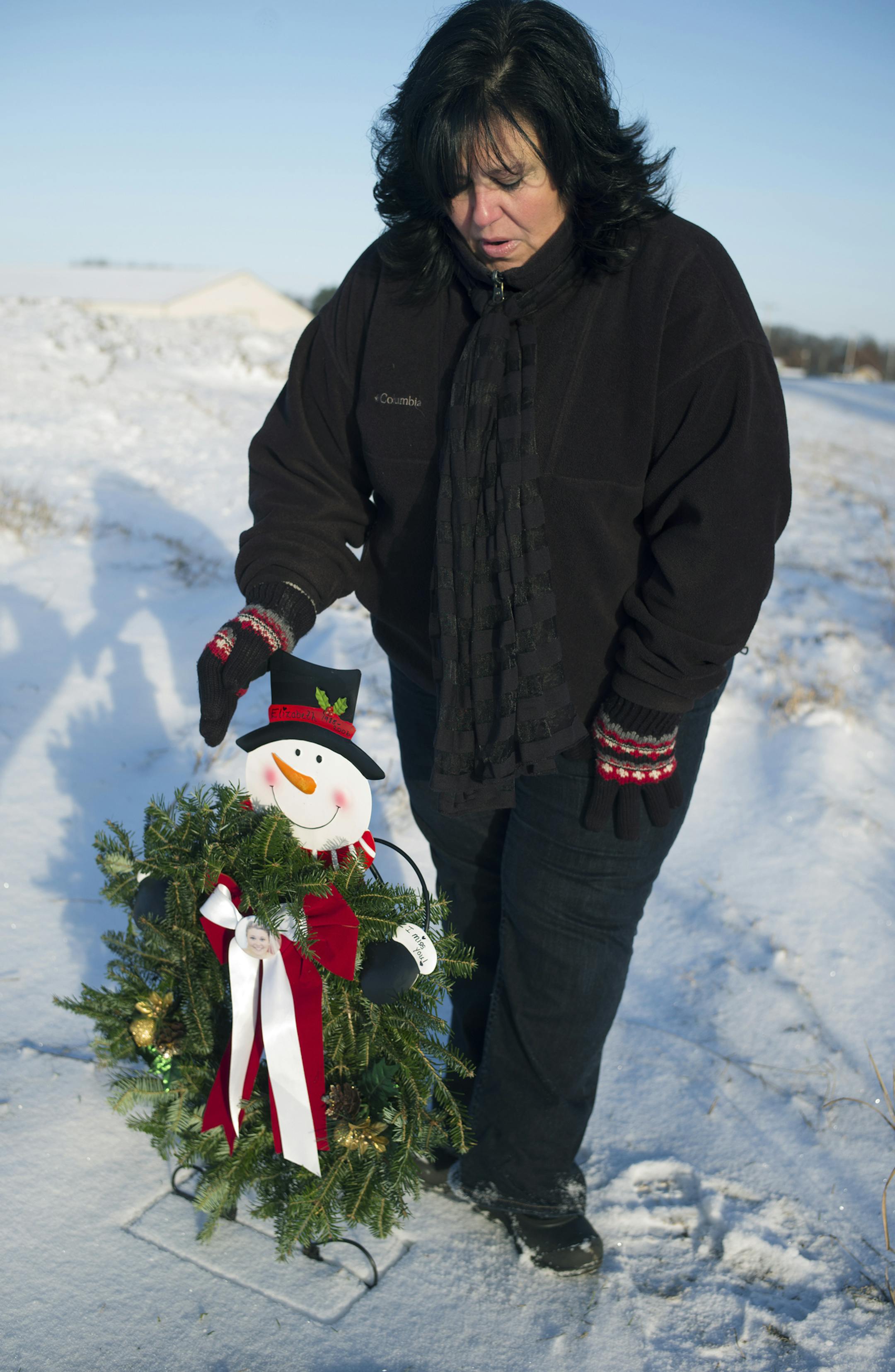 At the intersection of Hwy 47 and County Road 8 north of St. Francis, Julie Contreras lost her daughter 8 years ago when the car she was a passenger in was hit by a truck going northbound. New flashing lights have been installed at 50 rural intersections in Minnesota to warn drivers when a car is approaching.] Richard Tsong-Taatarii/rtsong-taatarii@startribune.com