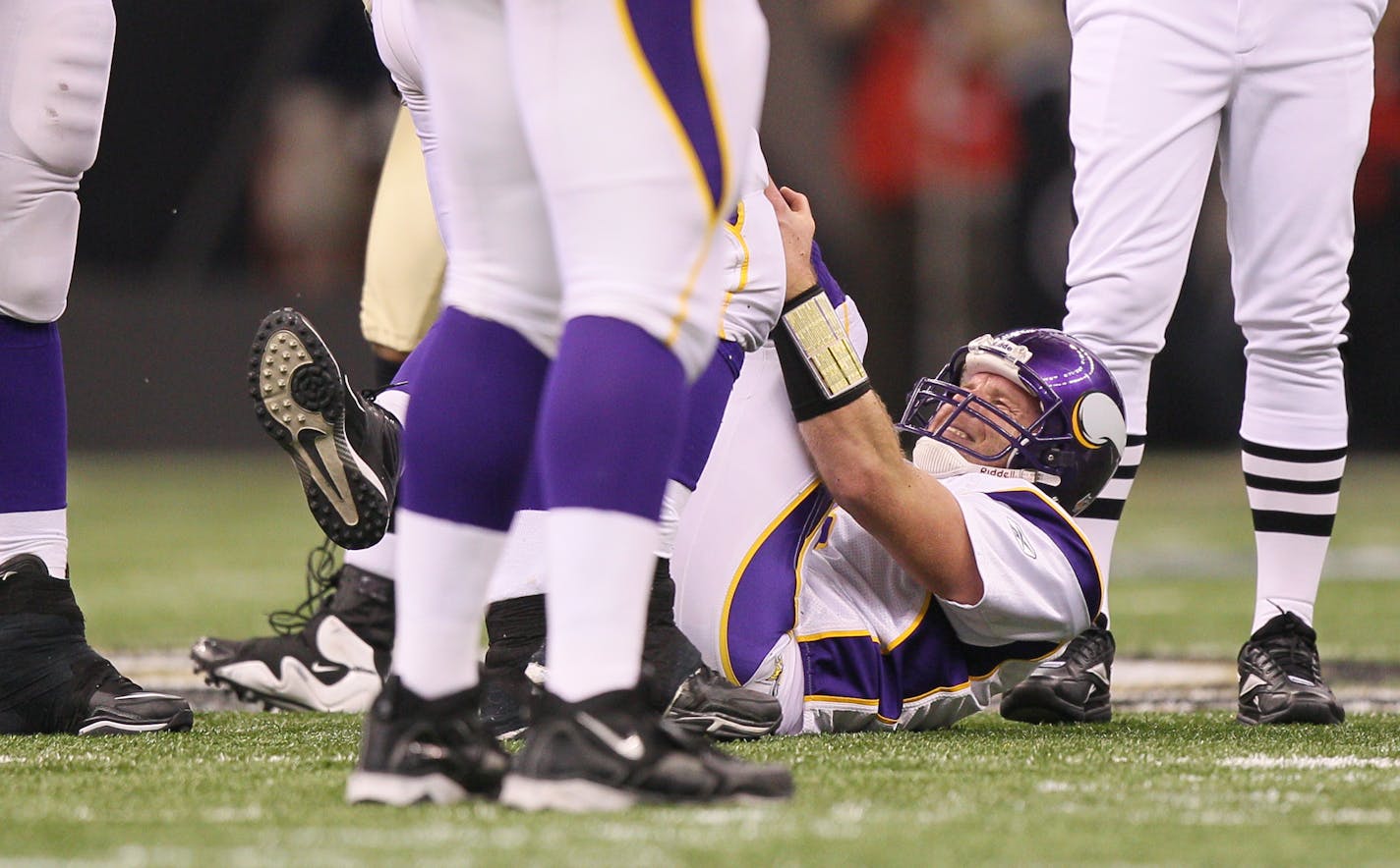 Brett Favre went down in pain after a big hit in the 4th quarter during the 2010 NFC title game.