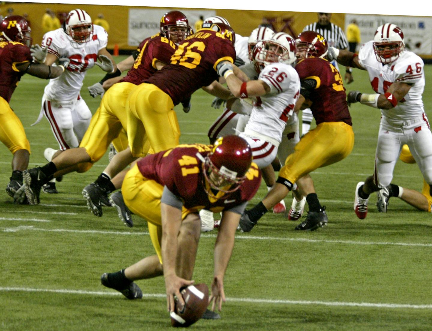 MARLIN LEVISON &#xd4; mlevison@startribune.com 10/15/05 - Assign#97758 - Gophers vs. Wisconsin football. Wisconsin wins 38 - 34.
IN THIS PHOTO: Gopher punter Justin Kucek fumbled the snap on a punt from Wisconsin's end zone with 30 seconds left in the game. Wisconsin blocked his punt, recovering the ball in the end zone for the winning touchdown.