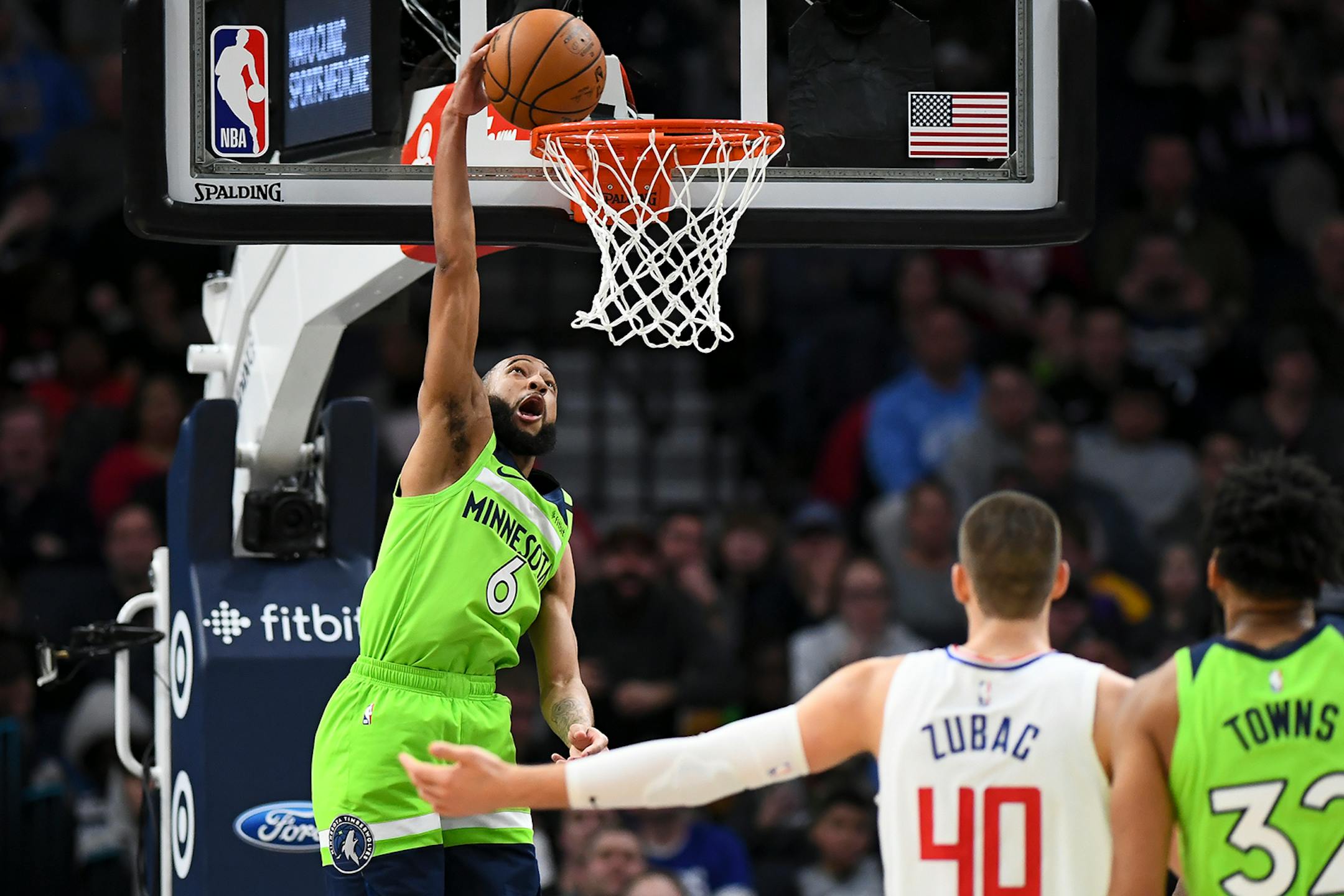 Minnesota Timberwolves guard Jordan McLaughlin (6) dunked the ball in the second half against the LA Clippers.