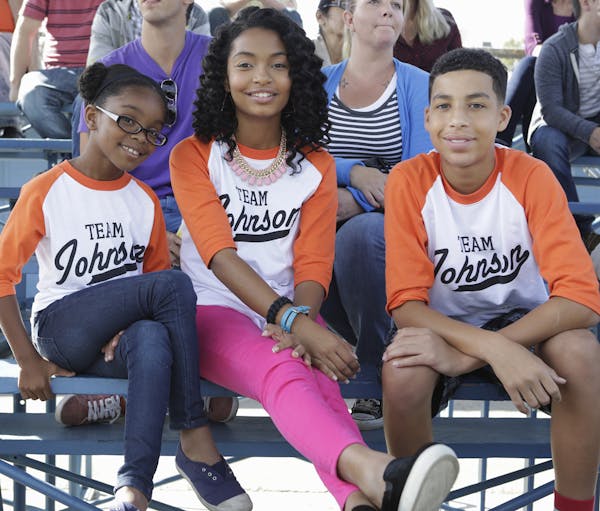 BLACK-ISH - "Colored Commentary" - Dre wants the family to feel more connected so he encourages "Team Johnson" to embrace what it means to have each o