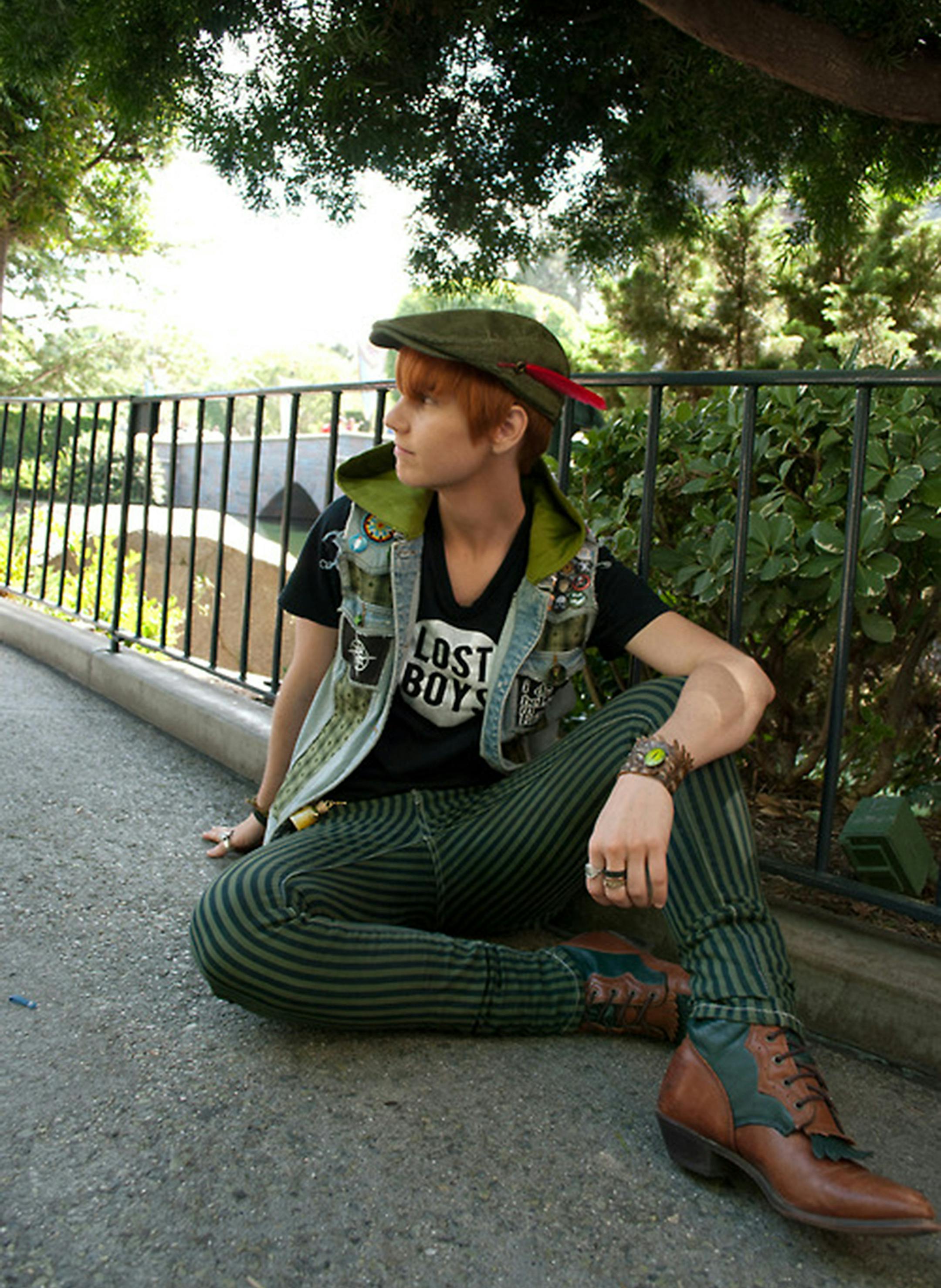 A Peter Pan DisneyBound outfit. Leslie Kay’s Tumblr site is credited as inspiring the fashion trend.