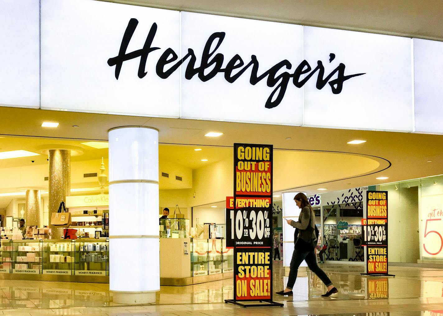 Herberger's at Southdale Mall has going out of business signs displayed. ] GLEN STUBBE &#xef; glen.stubbe@startribune.com Friday, April 20, 2018 ORG XMIT: MIN1804201435140883