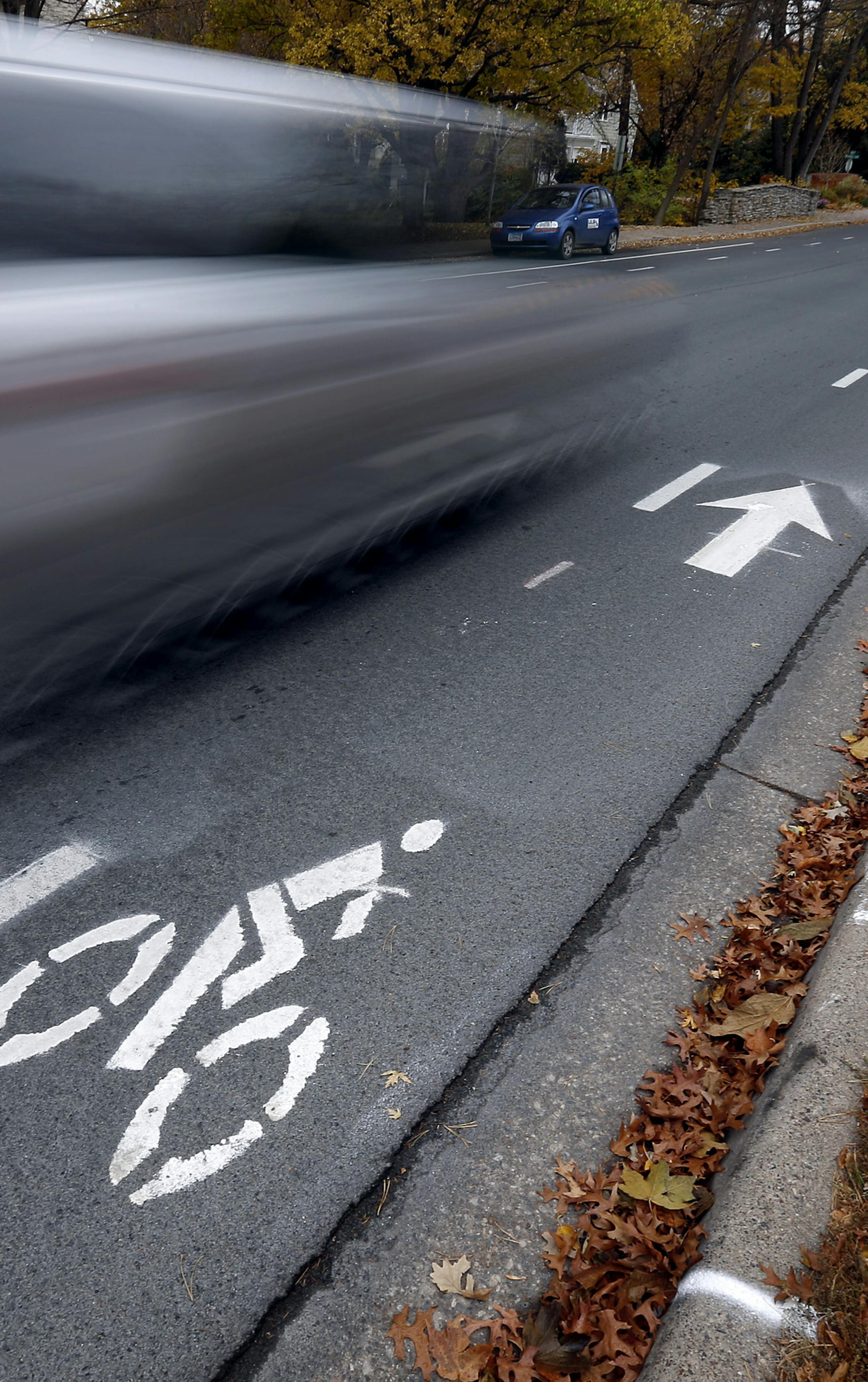 Cars drove down Wooddale Ave. near 50th St. in Edina near a new bike lane on Thursday. ] CARLOS GONZALEZ cgonzalez@startribune.com - October 18, 2012, Edina, Minn, Bike Lane, In its quest to be a more bike-friendly city, Edina is stretching striping techniques to fit bike lanes on streets that are wide enough for only two lanes of traffic. Their method dashed striping for "advisory" bike lanes that drivers need to observe only when bicyclists are using them, has resulted in considerable confusio