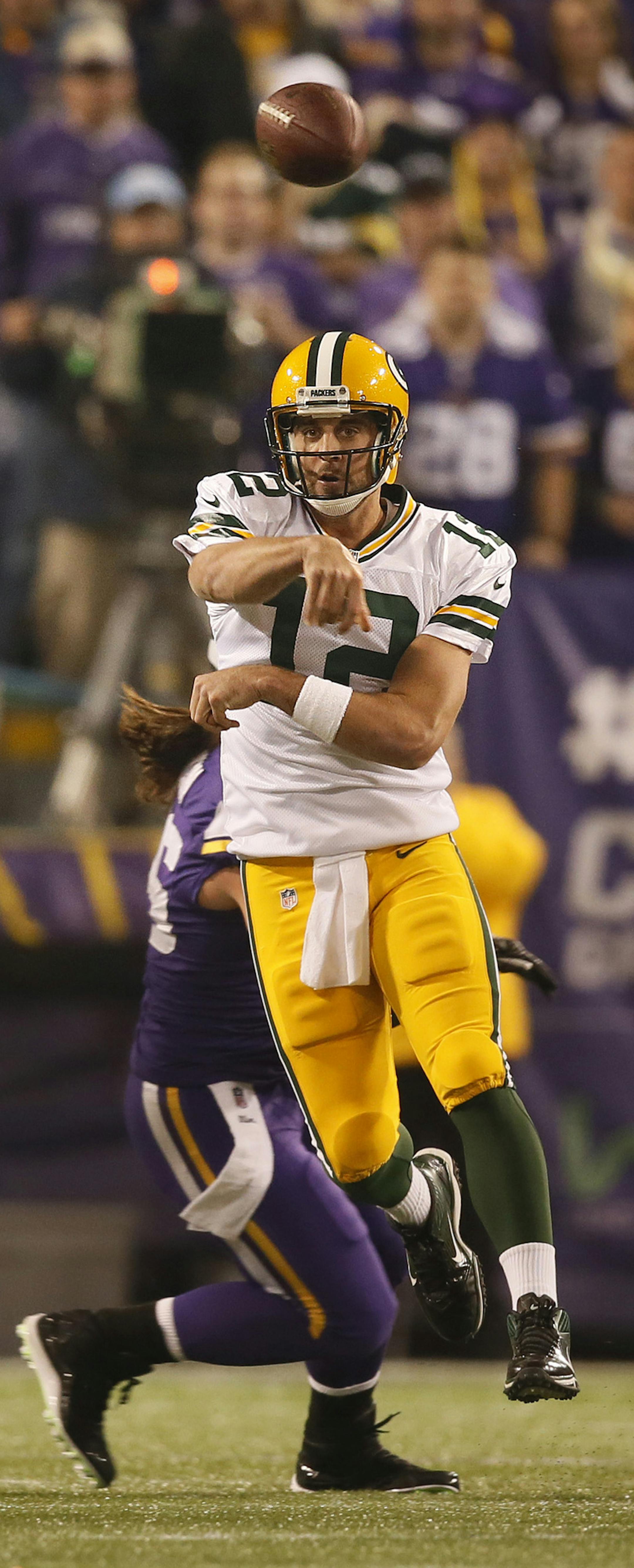 The Minnesota Vikings faced the Green Bay Packers in an NFL game Sunday night, October 27, 2013 at Mall of America Field in Minneapolis. Green Bay quarterback Aaron Rodgers finds a hole int eh 1st half. ] BRIAN PETERSON &#x201a;&#xc4;&#xa2; brian.peterson@startribune.com