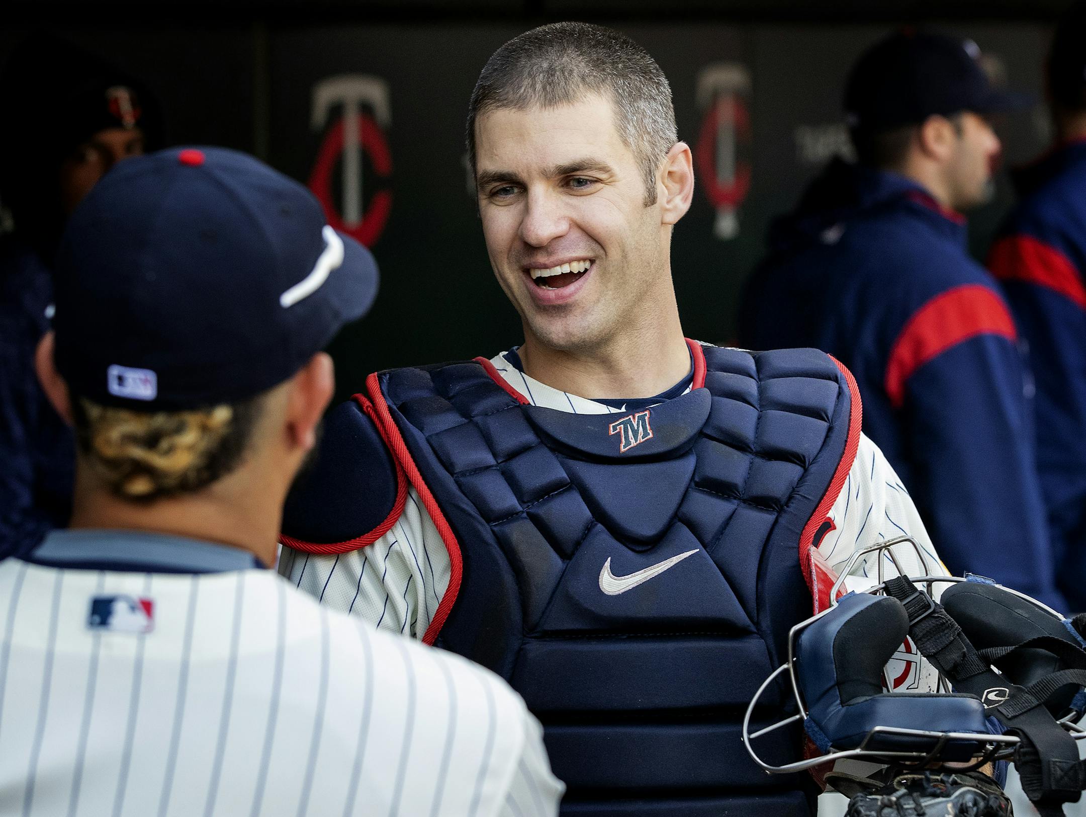 Minnesota Twins Joe Mauer was greeted by teammates after catching one pitch in the ninth inning. ] CARLOS GONZALEZ &#xef; cgonzalez@startribune.com &#xf1; September 30, 2018, Minneapolis, MN, Target Field, MLB, Minnesota Twins vs. Chicago White Sox