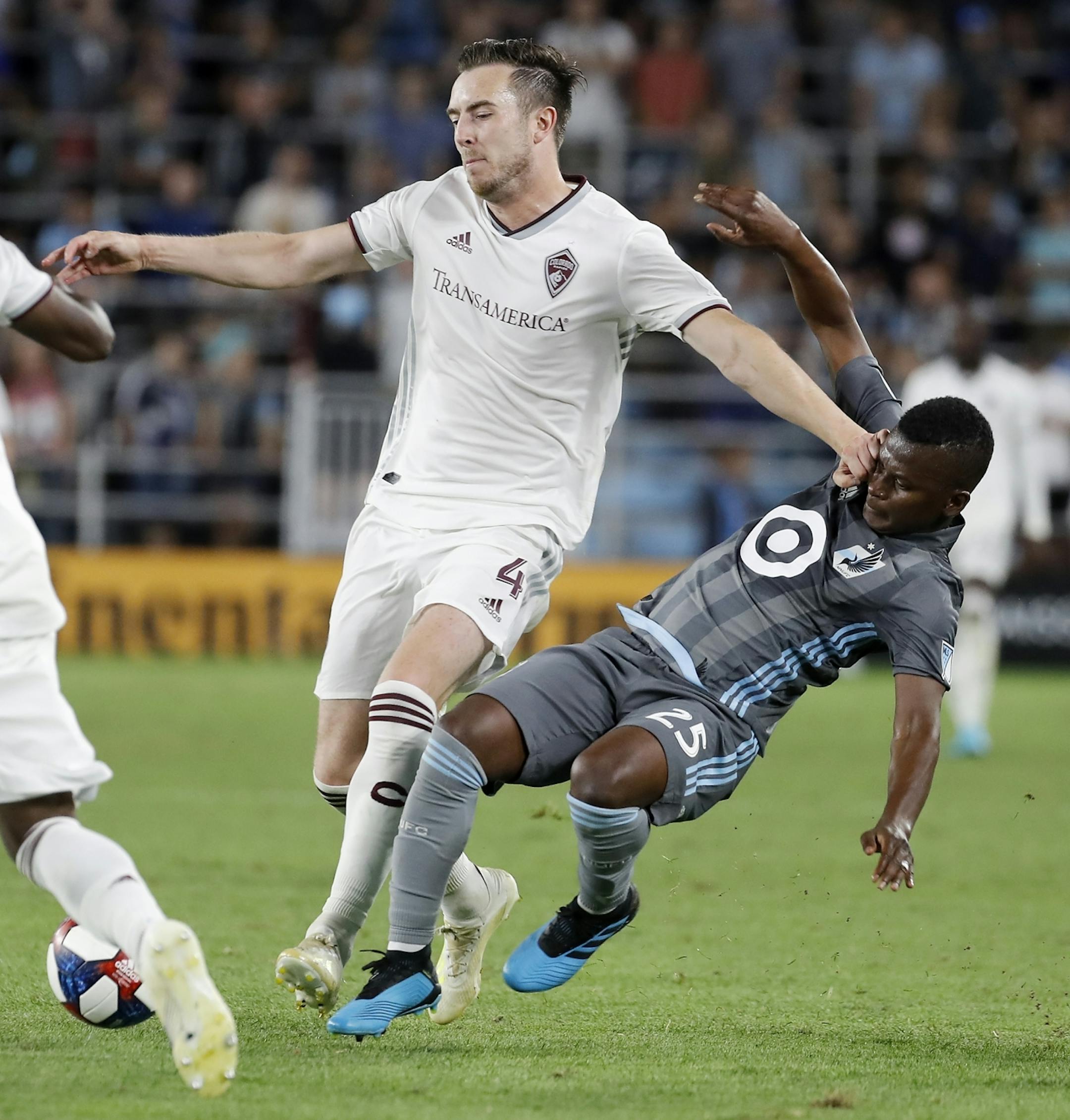 Colorado Rapids defender Danny Wilson (4), left, collided with Minnesota United midfielder Darwin Quintero (25) during the second half.
