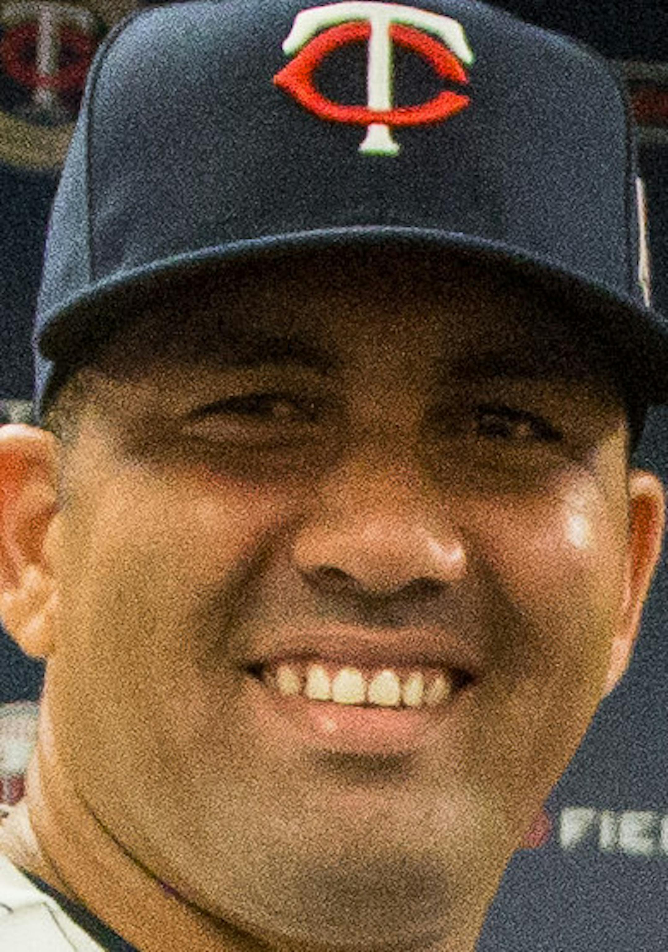 Brace Hemmelgarn/Minnesota Twins.
New Twins first baseman Kendrys Morales shook hands with General Manager Terry Ryan following a news conference Sunday, June 8, 2014.