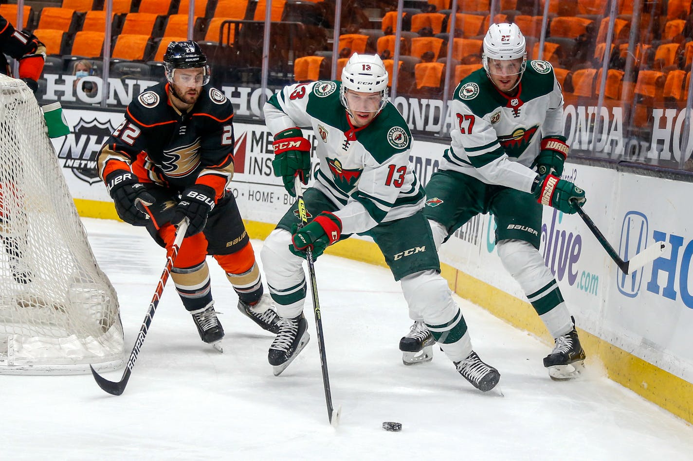 Wild forward Nick Bonino controls the puck between Nick Bjugstad and Ducks defenseman Kevin Shattenkirk