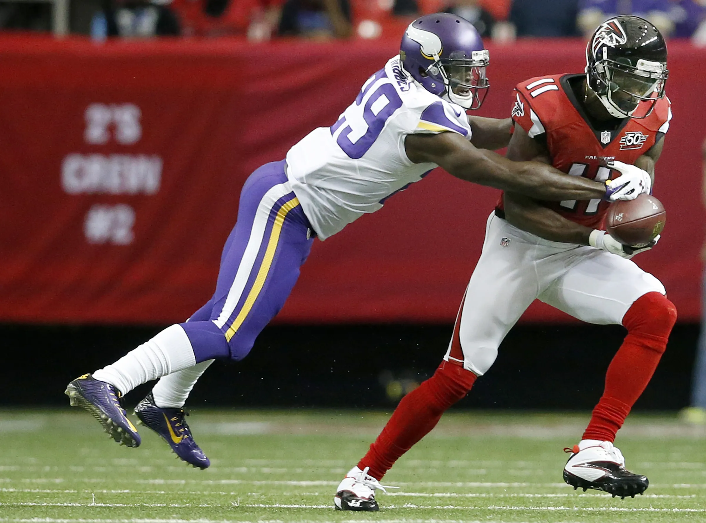 Vikings cornerback Rhodes reaps benefits of college move to defense