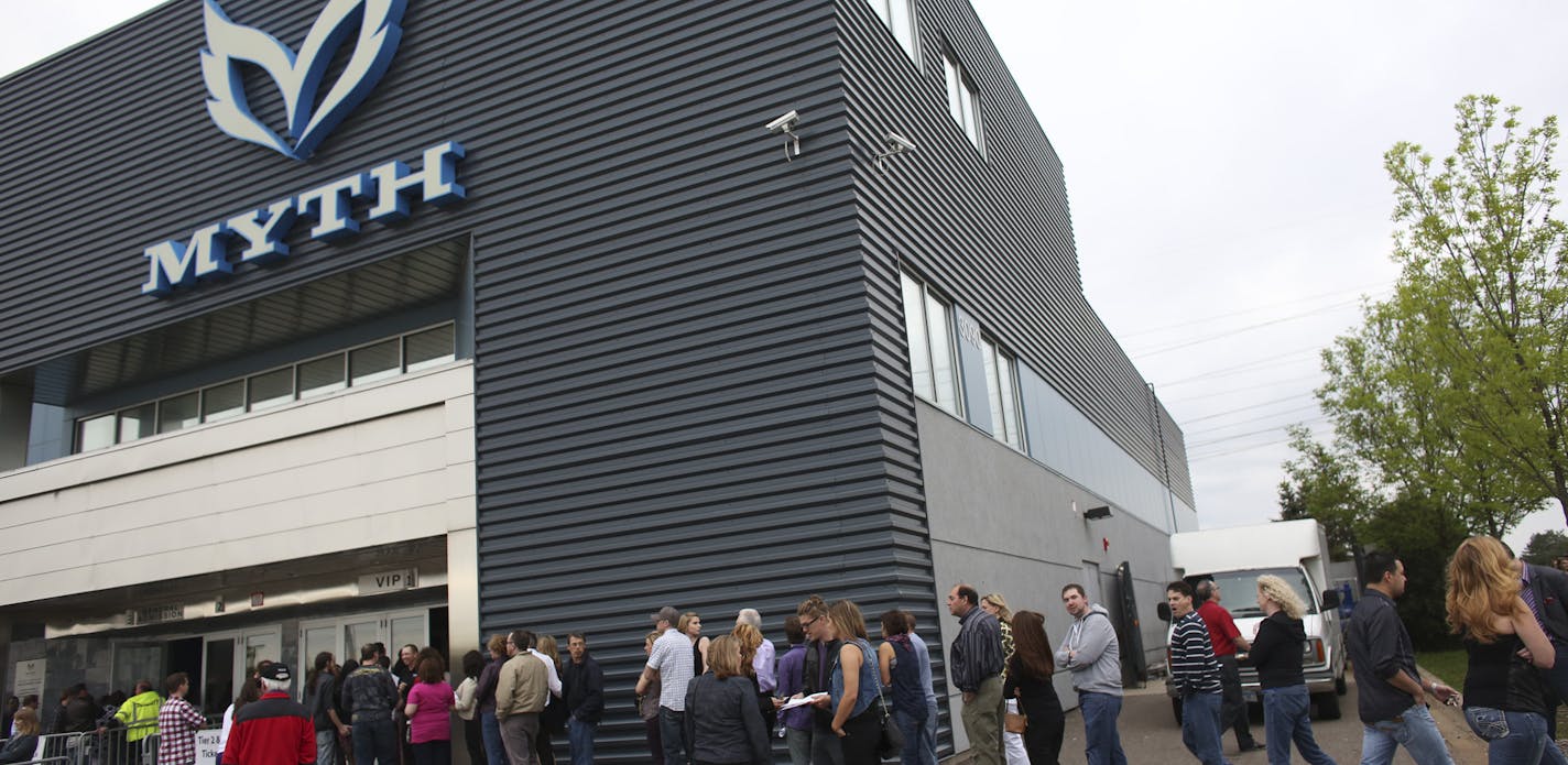 Lines formed as people waited to get in before the Prince concert at Myth in Maplewood Min., Saturday, May 25, 2013. ] (KYNDELL HARKNESS/STAR TRIBUNE) kyndell.harkness@startribune.com ORG XMIT: MIN1305252036362471