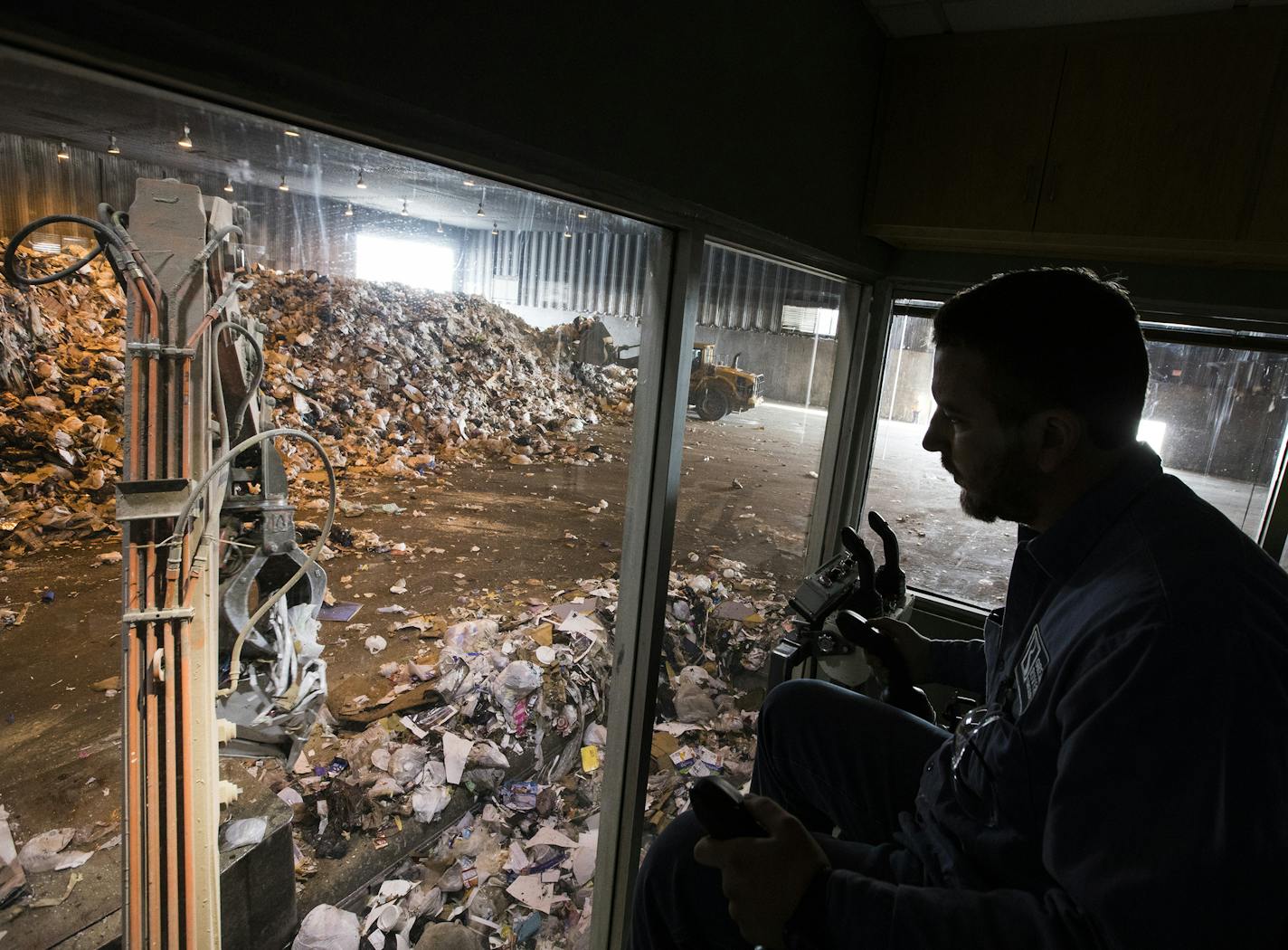 Grapple crane operator and processor Cody Atkinson looks for items to remove from solid waste that may damage processing equipment at Elk River Resource Processing Plant. ] (Leila Navidi/Star Tribune) leila.navidi@startribune.com BACKGROUND INFORMATION: Great River Energy's Elk River Resource Processing Plant and Recovery Station in Elk River on Monday, January 16, 2017. More than 100 tons of Twin Cities trash that could have been used to generate energy was instead dumped in metro area landfill