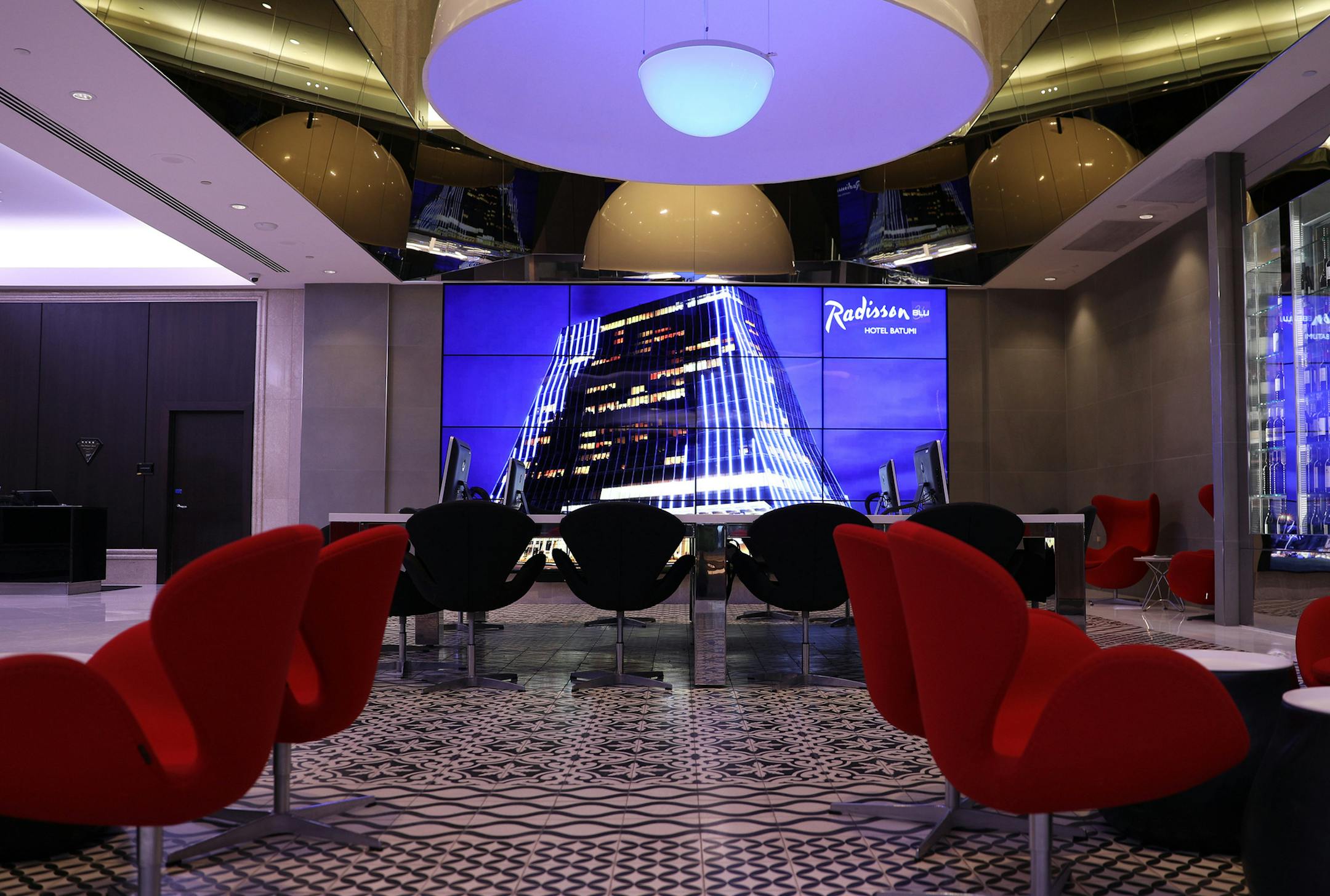 Pictured is the lobby area of the Radisson Blu hotel in downtown Minneapolis. ] ANTHONY SOUFFLE &#xef; anthony.souffle@startribune.com Photo tour of the Radisson Blu hotel Wednesday, March 7, 2018 in downtown Minneapolis. The Radisson Blu hotel company recently underwent a rebranding, launch of loyalty program, and other company changes including expanding the number of hotels in the United States.