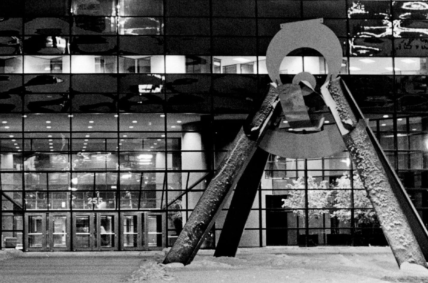 January 16, 1982 In daylight, at left, the Northwestern Bank Operations Center presents a formidable curtain wall that is penetrated by interior lighting at night. Minneapolis Star Tribune