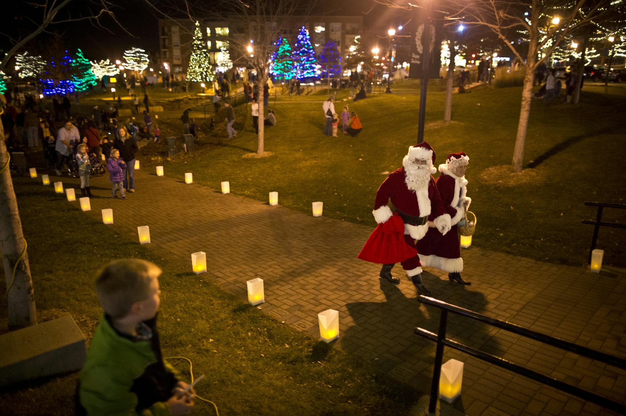 Santa and Mrs. Claus were in attendance as Burnsville held its annual downtown holiday lighting ceremony the day before Thanksgiving on November 21, 2012. ] (RENEE JONES SCHNEIDER • reneejones@startribune.com)