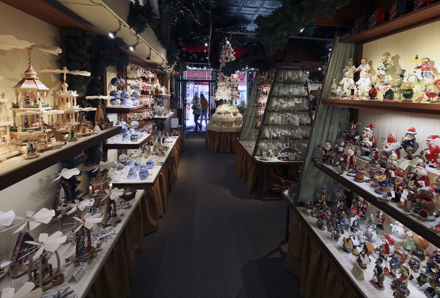 Midwest Traveler on the Kathe Wohlfahrt Christmas store in Stillwater, where it's Christmas year round. ] BRIAN PETERSON &#xef; brian.peterson@startribune.com
Stillwater, MN 10/16/2018