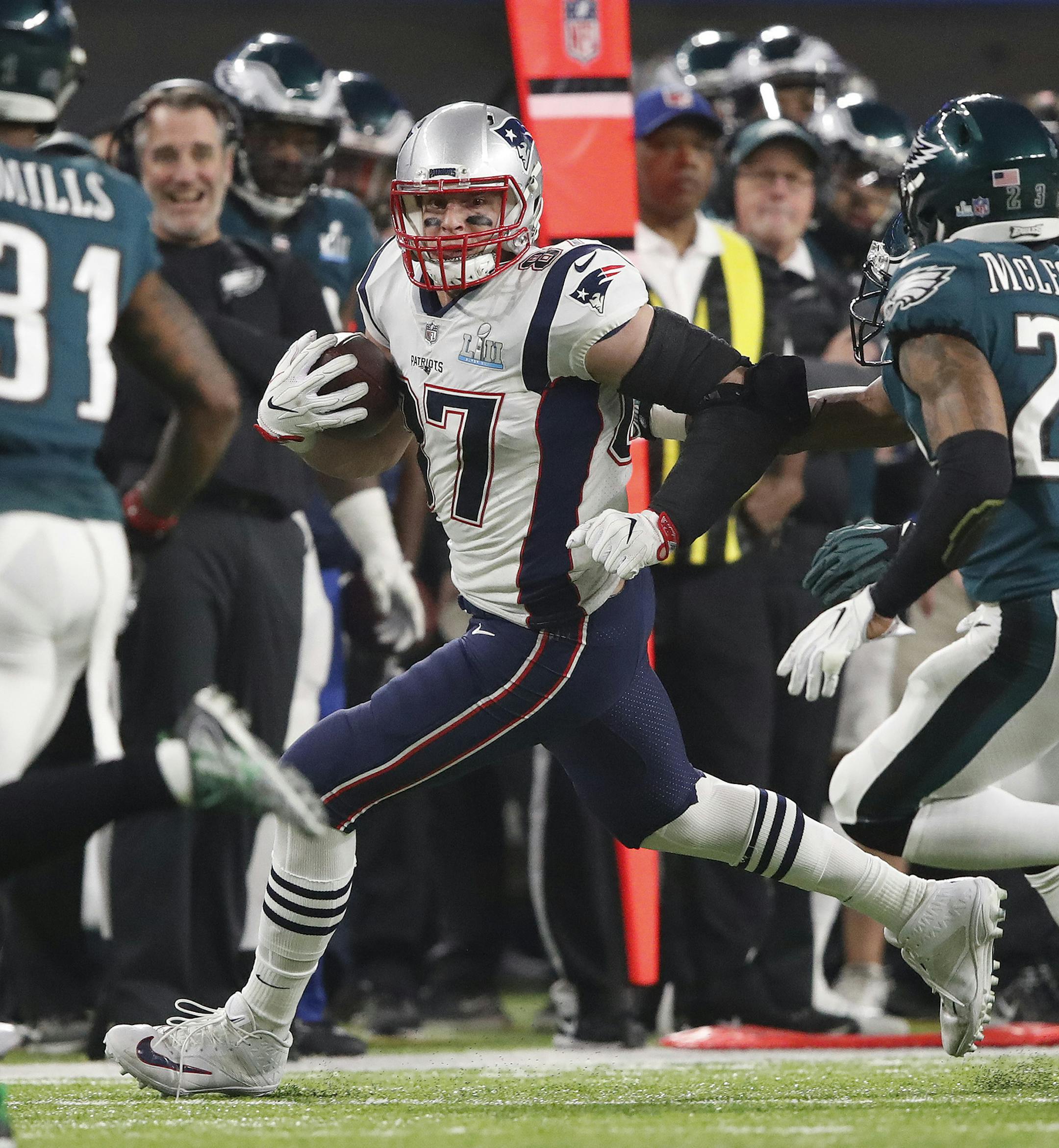 New England Patriots tight end Rob Gronkowski runs down the field after making a catch in Super Bowl LII Sunday, Feb. 4, 2018 in Minneapolis, Minn. The Eagles won, 41-33. (Carlos Gonzalez/Minneapolis Star Tribune/TNS) ORG XMIT: 1222863 ORG XMIT: MIN1802042218152445