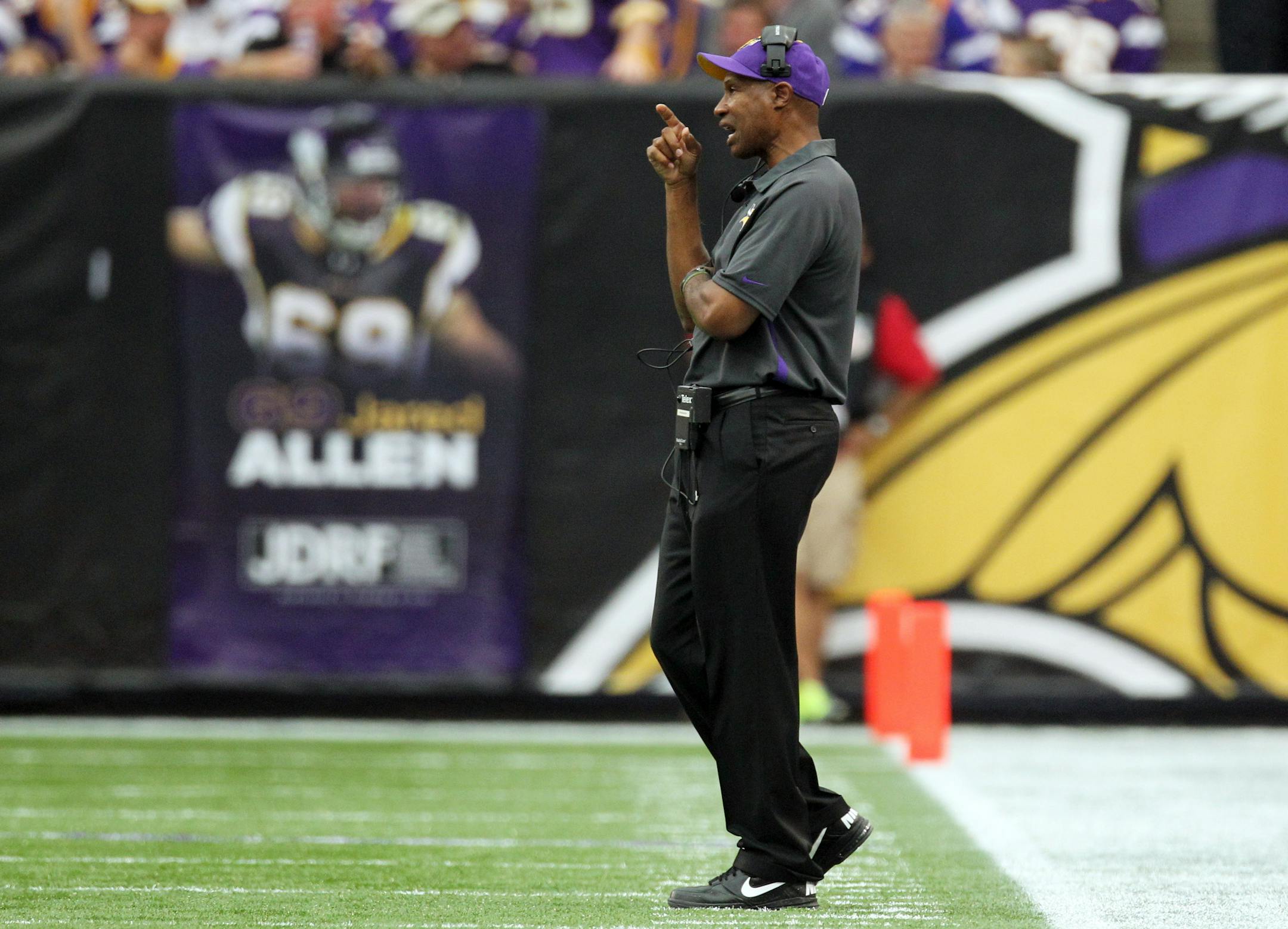 Coach Leslie Frazier knows the Vikings will have to be able to run the ball when protecting a late lead.