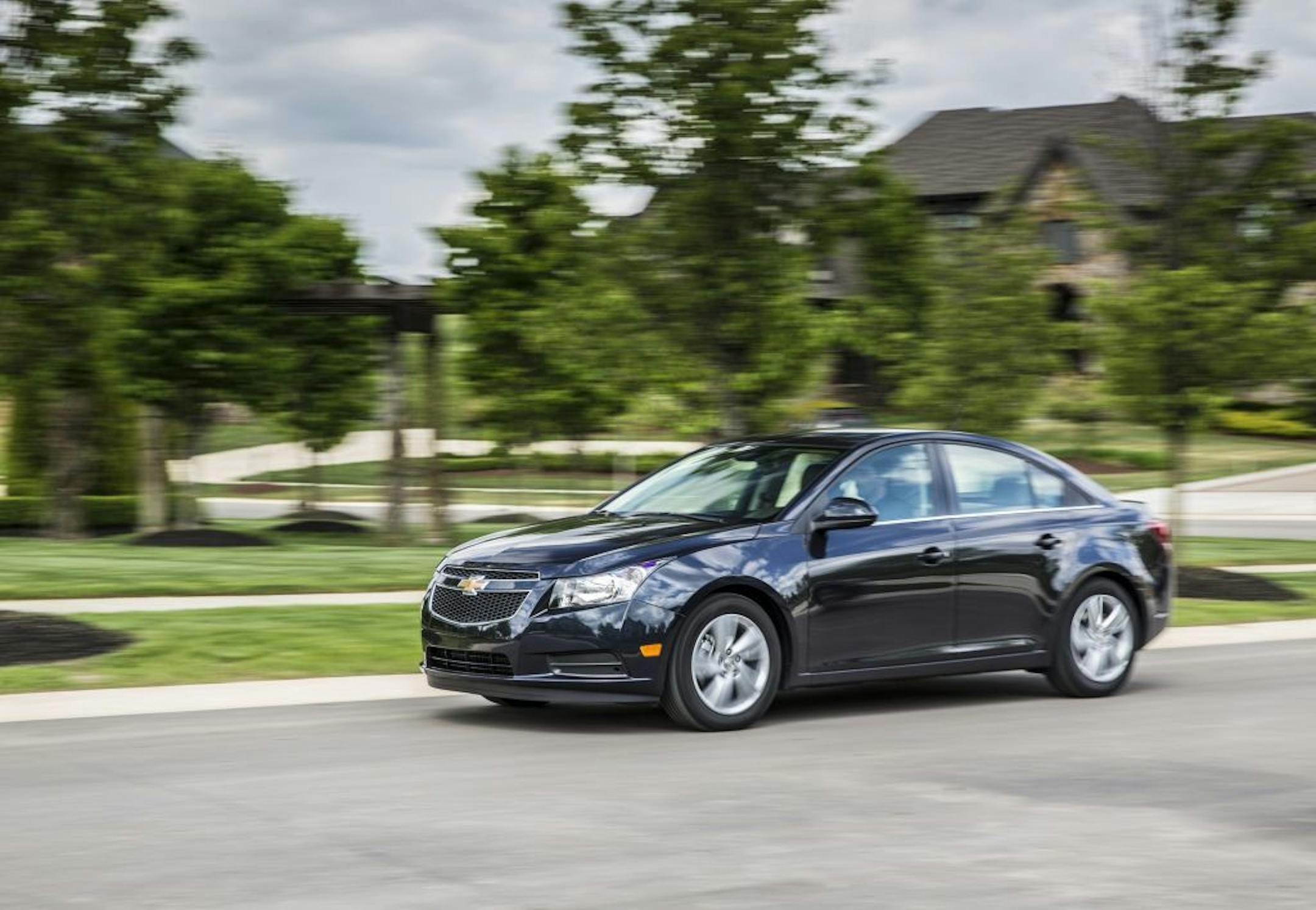 The 2014 Chevrolet Cruze diesel returns 27 miles per gallon in the city and 46 mpg on the highway.