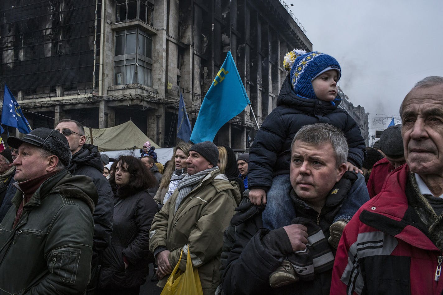 People gather during a rally opposing Russian incursion at Independence Square in Kiev, Ukraine, March 2, 2014. Russia&#x201a;&#xc4;&#xf4;s move to seize the Crimean Peninsula brought a warning from Ukraine against further incursions. Ukraine&#x201a;&#xc4;&#xf4;s premier said on Sunday that the nation was on the &#x201a;&#xc4;&#xfa;brink of disaster.&#x201a;&#xc4;&#xf9; (Mauricio Lima/The New York Times) ORG XMIT: MIN2014030312445043