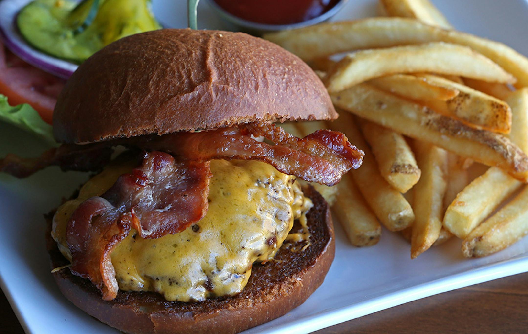 Cheeseburger at the Lake & Irving restaurant and bar in Uptown, photographed on 1/17/14.] Bruce Bisping/Star Tribune bbisping@startribune.com bbisping@startribune.com Bruce Bisping/Star Tribune bbisping@startribune.com