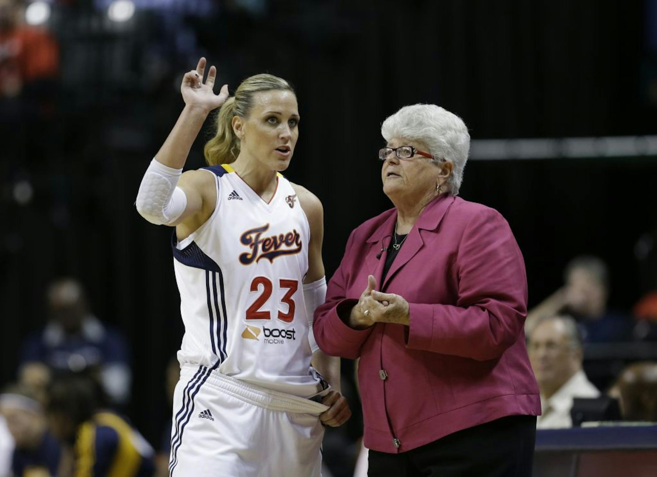 Indiana coach Lin Dunn talks to Katie Douglas during Game 2 of the WNBA Eastern Conference Finals against Connecticut.