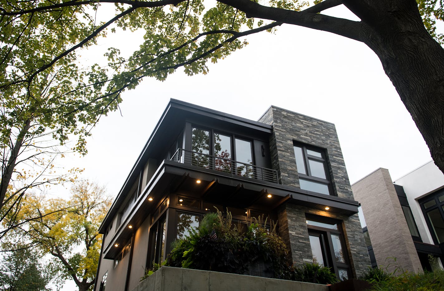 The clean-lined modern home of Ashii and Ippo Vrohidis makes the most of the views of Lake Calhoun.