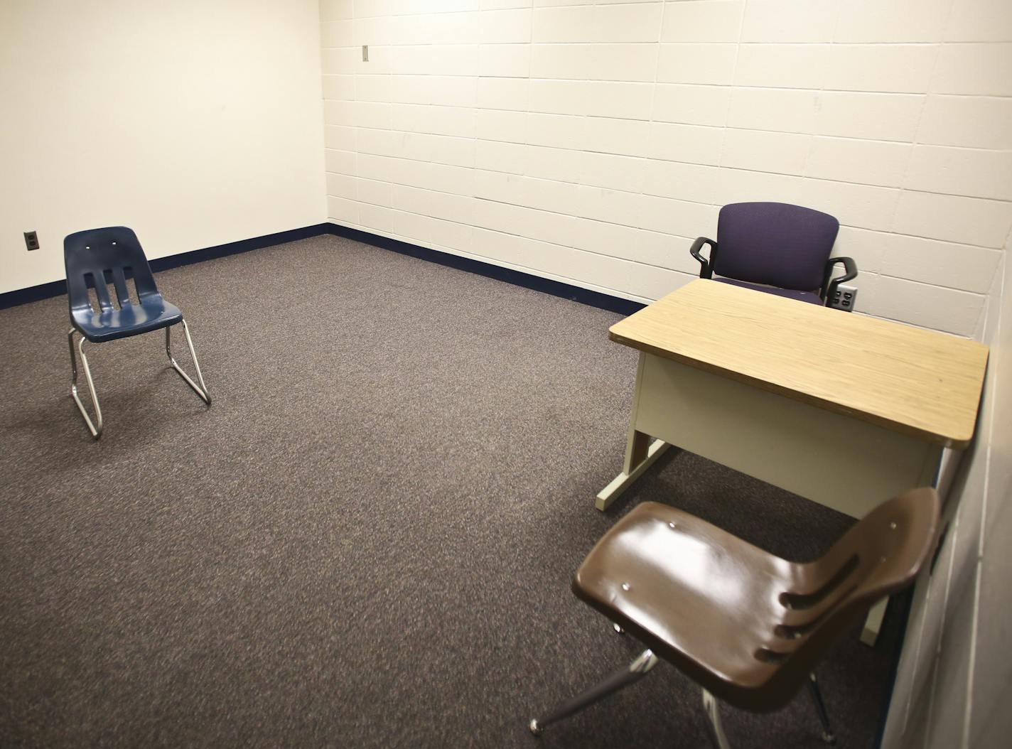 One of over a dozen breakout rooms at Harrison Education Center in Minneapolis, Minn., on Thursday, November 21, 2013. ] RENEE JONES SCHNEIDER &#x2022; reneejones@startribune.com