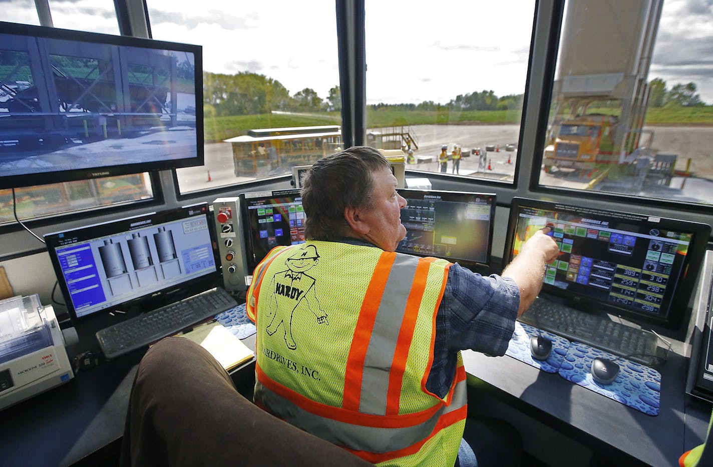 Dakota Aggregates, the company mining UMore Park in Rosemount, gave tours of its facility to showcase plans for future growth, Thursday, September 10, 2015 in Rosemount, MN. The tour included going into the control room to watch Randy Williamson do his job. ] (ELIZABETH FLORES/STAR TRIBUNE) ELIZABETH FLORES &#x2022; eflores@startribune.com