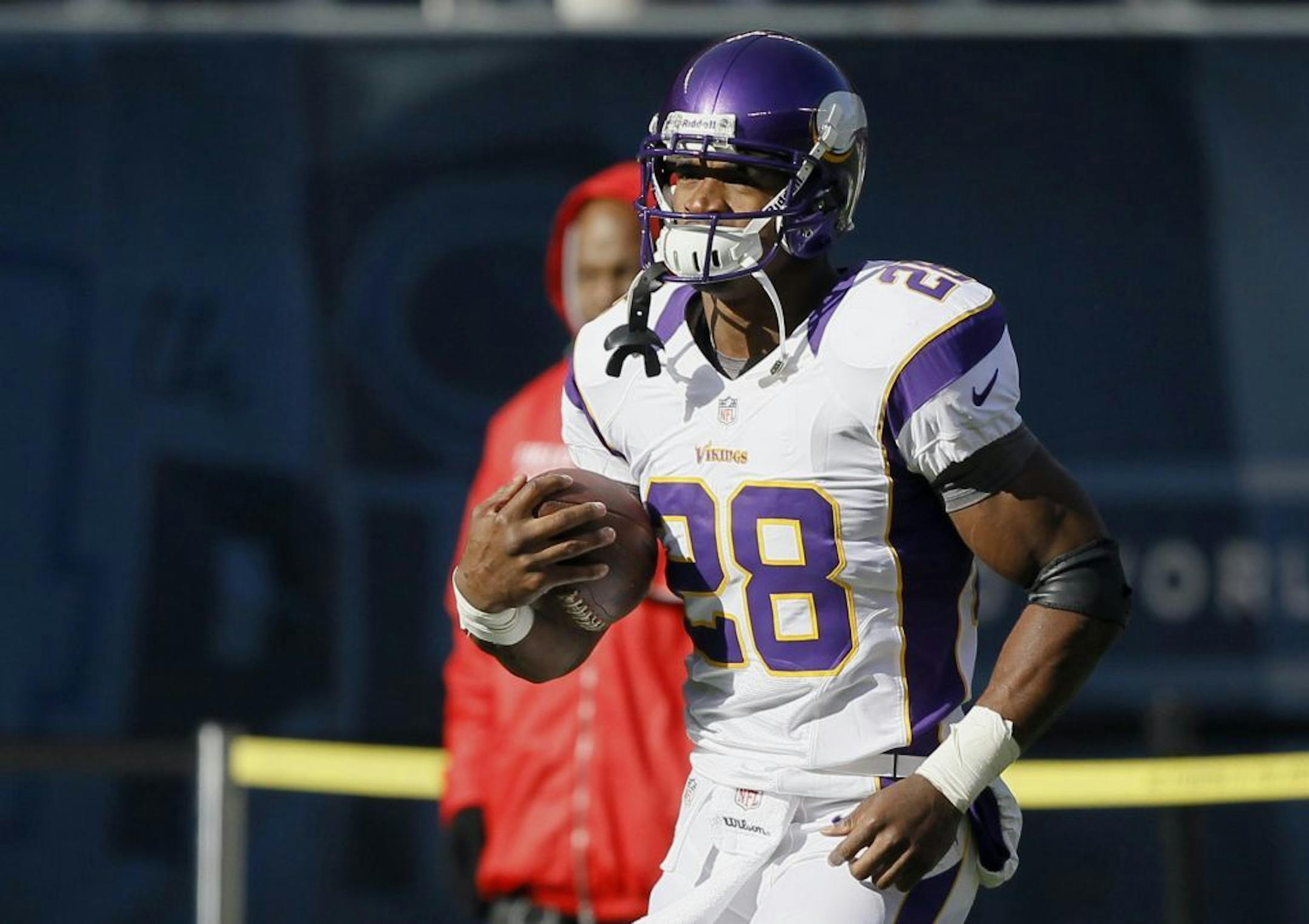 Minnesota Vikings running back Adrian Peterson (28)