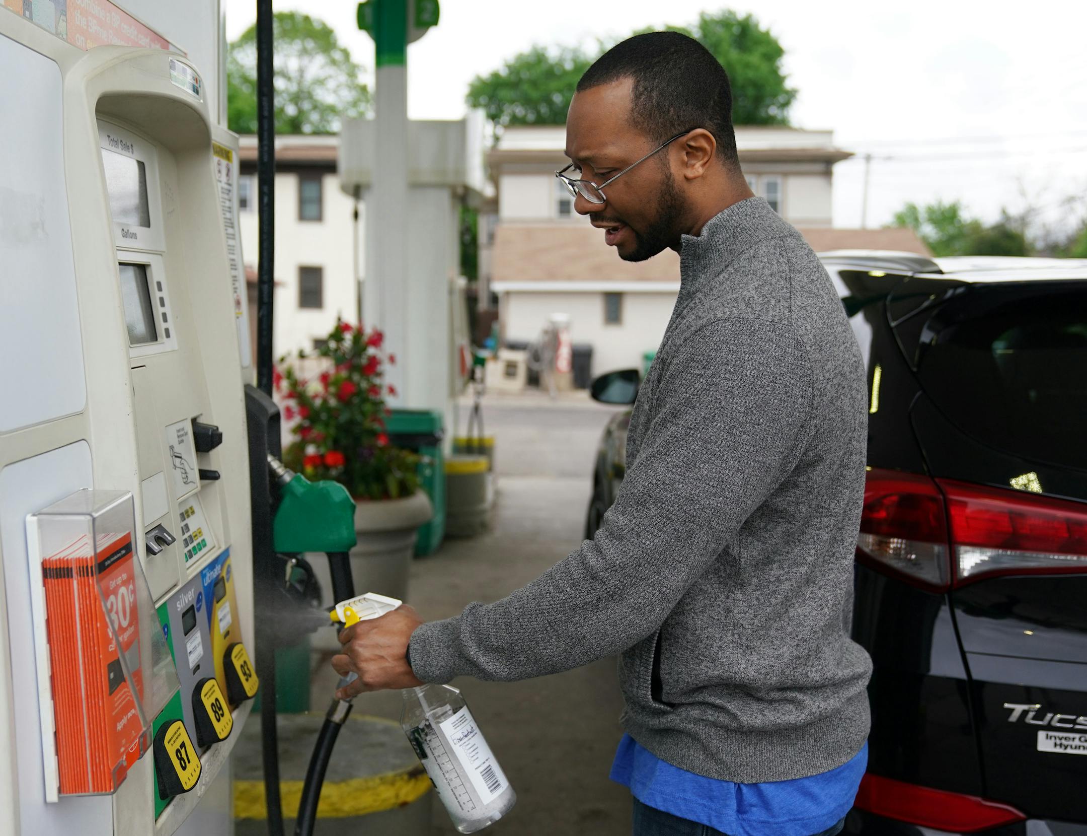 BP 36 Lyn Refuel Station owner Lonnie McQuirter disinfected the gas pumps as a precaution against the Coronavirus Friday morning. ] ANTHONY SOUFFLE • anthony.souffle@startribune.com Lonnie McQuirter, who owns the BP 36 Lyn Refuel Station on Lyndale Avenue South, tended to the convenience store and disinfected the gas pumps and other frequently touched surfaces Friday, May 22, 2020 in south Minneapolis. Twin Cities drivers are noticing hugely divergent gas prices around the area with some station