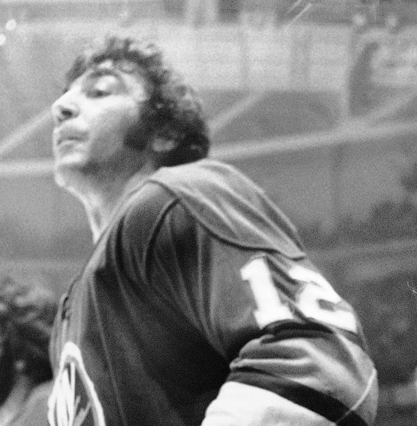 New York Islanders J.P. Parise, left, stands to watch the game as teammate Ed Westfall, right, takes oxygen during action of Islanders-Philadelphia Flyers semi-final Stanley Cup playoffs in Philadelphia on Thursday, May 8, 1975. Islanders won 5-1. (AP Photo) ORG XMIT: APHS234216