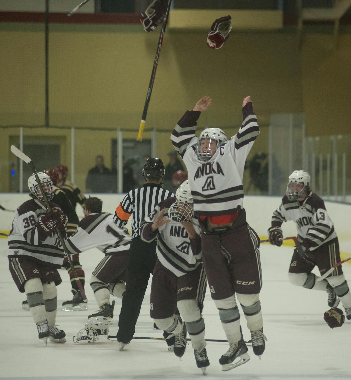 Anoka rushes the ice after defeating Maple Grove 6-3 in the Boys' Class 5AA State Hockey Championship, Feb. 25, 2016, at the Aldrich Ice Arena in Maplewood, MN. ] (Matthew Hintz, 022516, Maplewood)