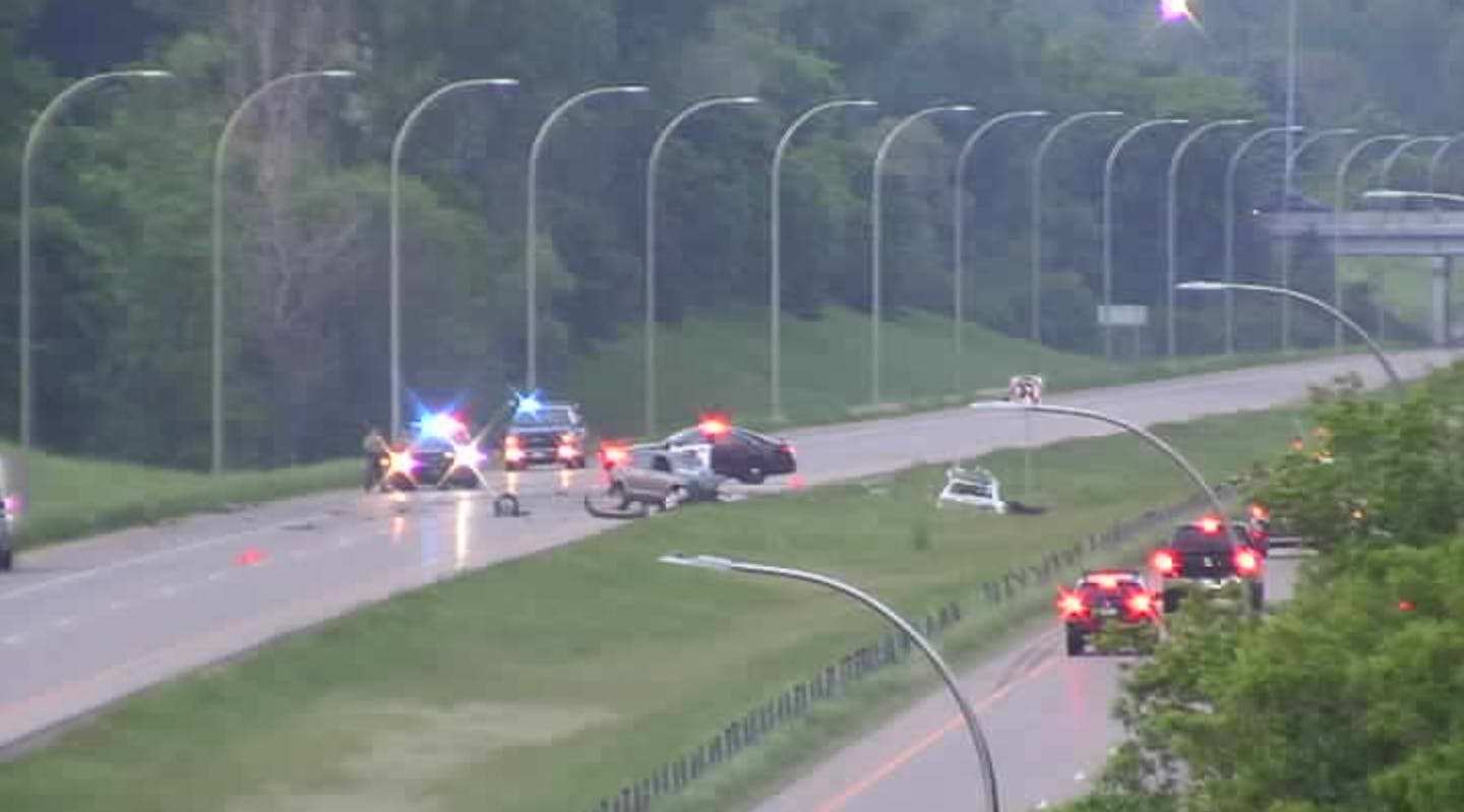 2 killed in I694 crash involving wrongway driver in Oakdale, freeway