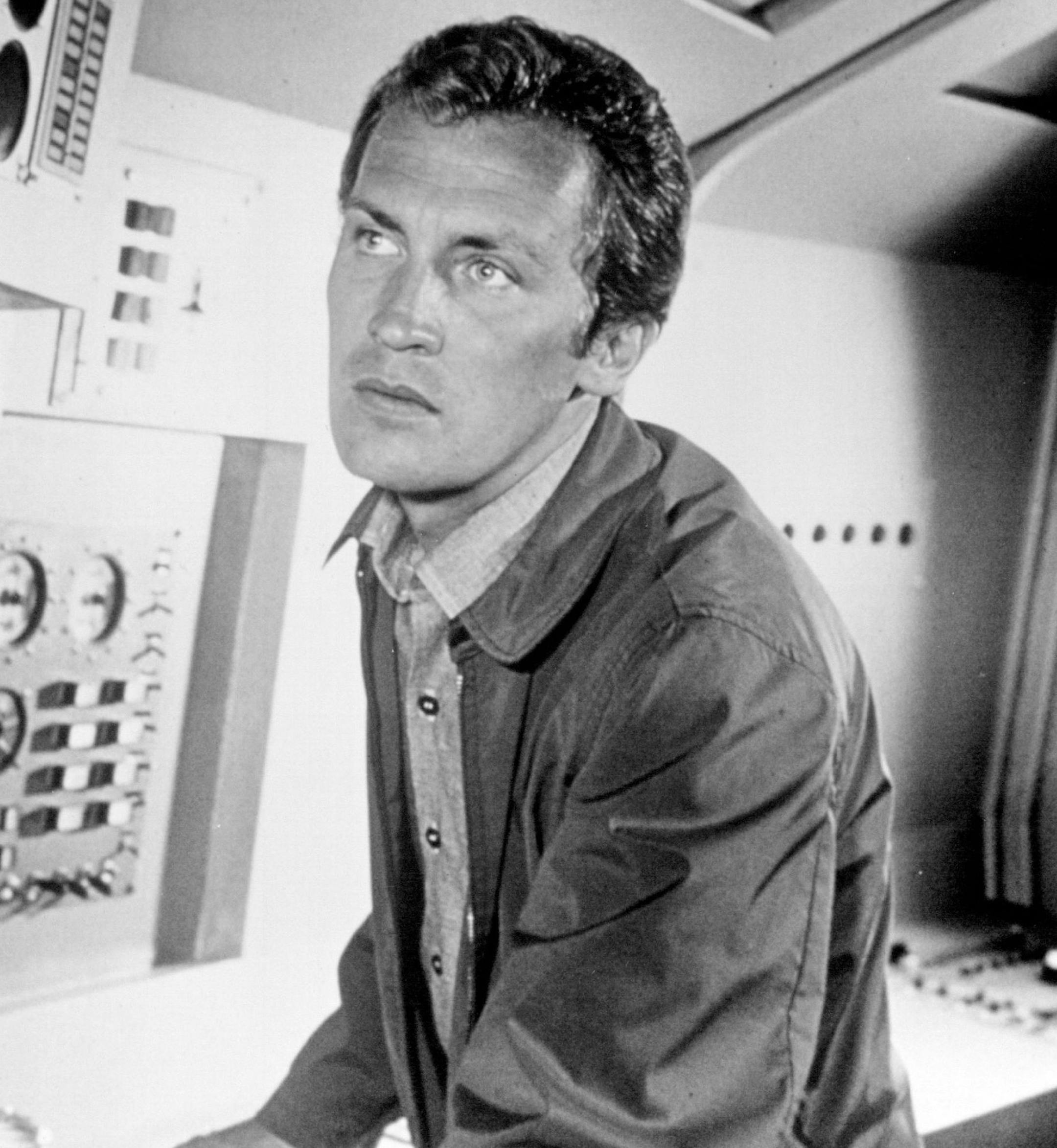 Roy Thinnes played an architect who knows aliens have arrived in "The Invaders."