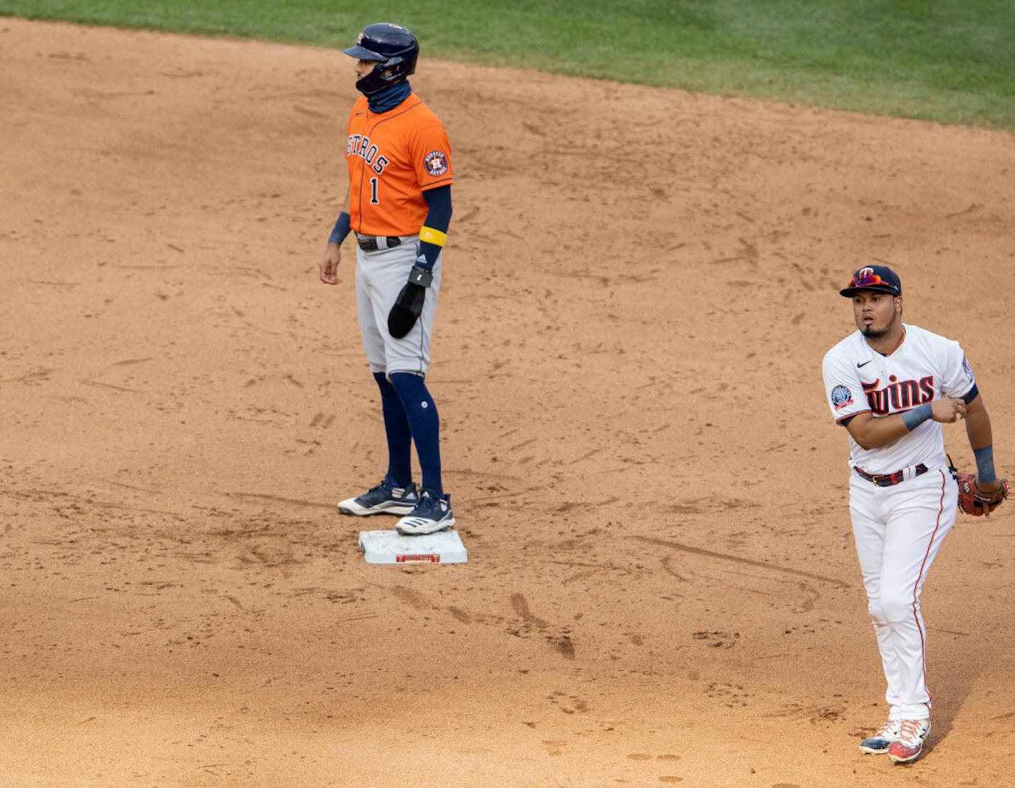 Luis Arraez walked away with the ball and Carlos Correa stood on second base after Jorge Polanco's ninth-inning error.